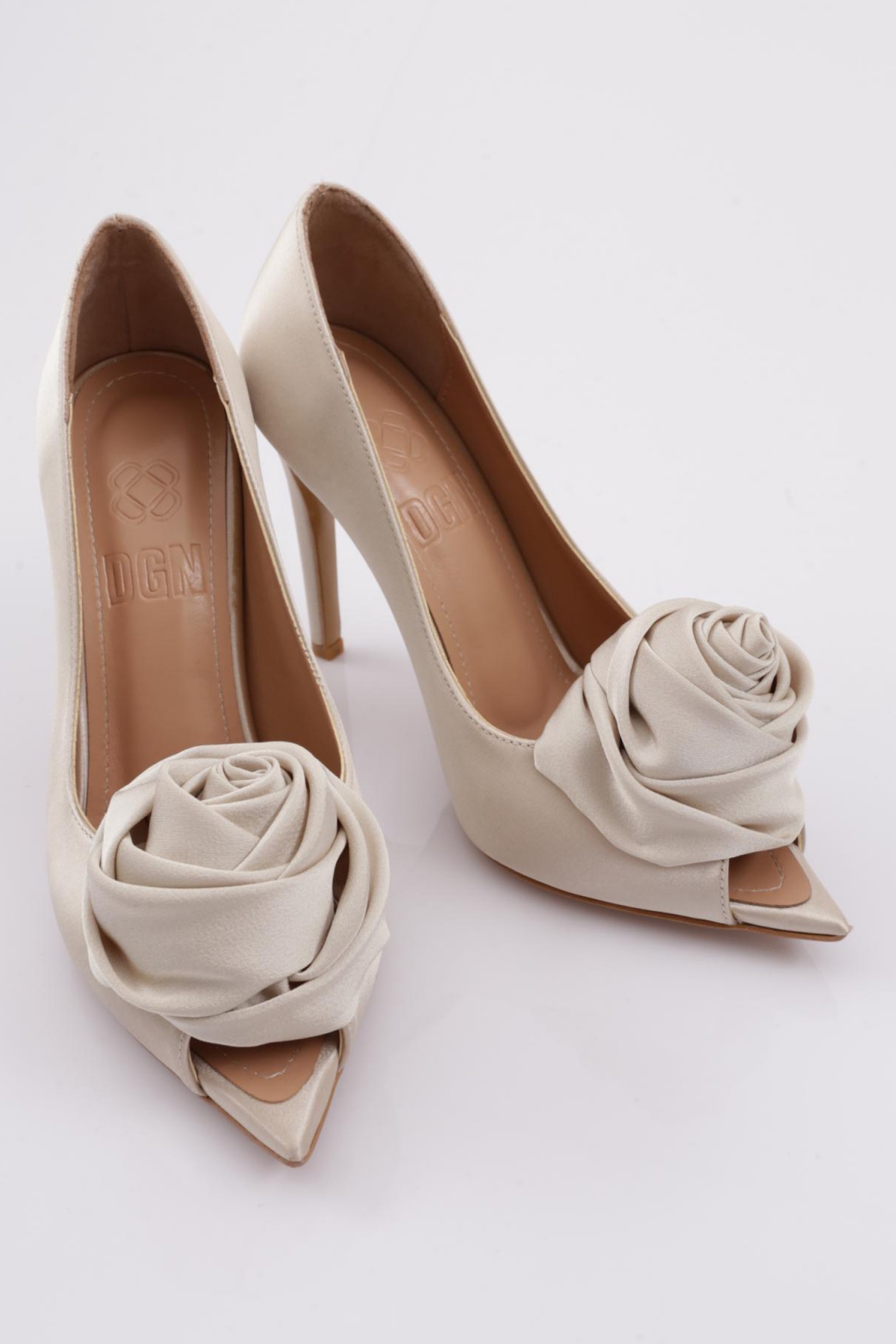 1006 Kadin Gül Detayli Topuklu Ayakkabi - Görsel 3