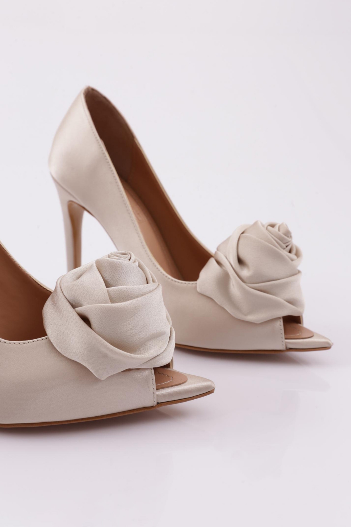 1006 Kadin Gül Detayli Topuklu Ayakkabi - Görsel 5