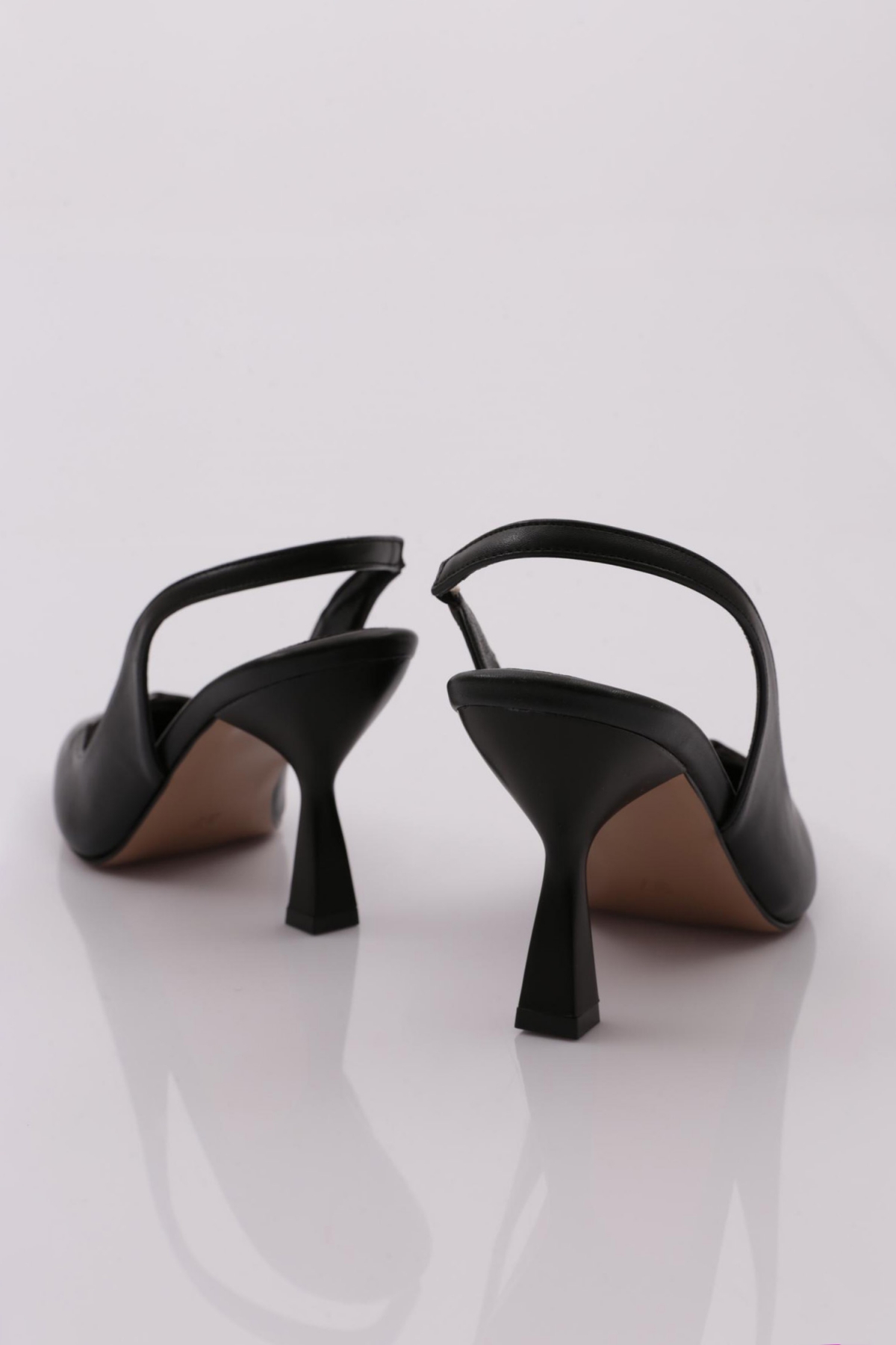 03 Kadin Sivri Burun Şeffaf Detayli Aksesuarli Topuklu Ayakkabi - Görsel 4