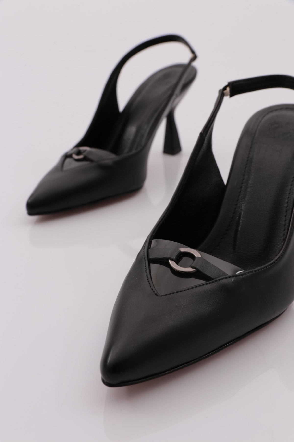 03 Kadin Sivri Burun Şeffaf Detayli Aksesuarli Topuklu Ayakkabi - Görsel 5