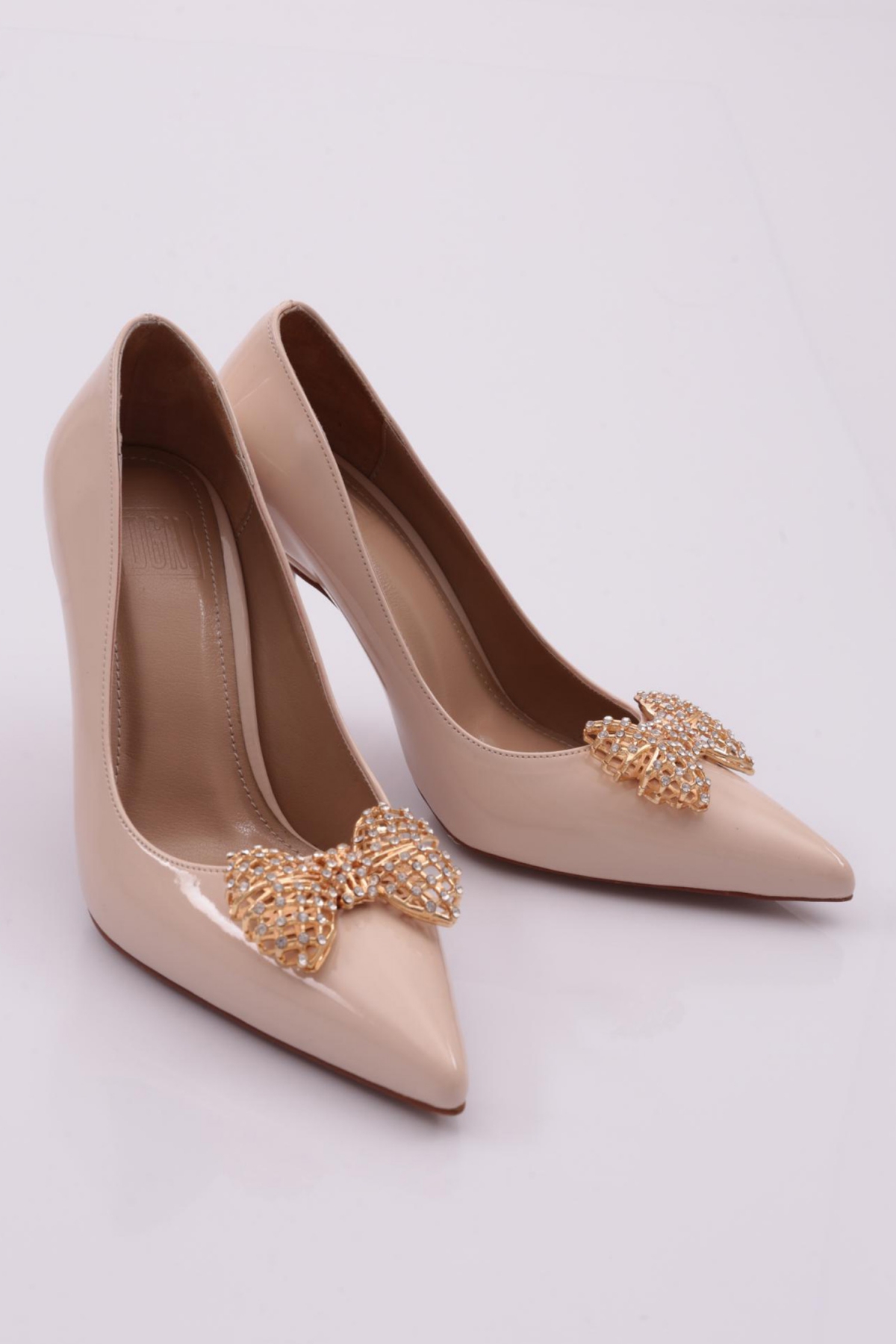 4500 Kadin Sivri Burun Metal Fiyonk Tokali Topuklu Ayakkabi - Görsel 3