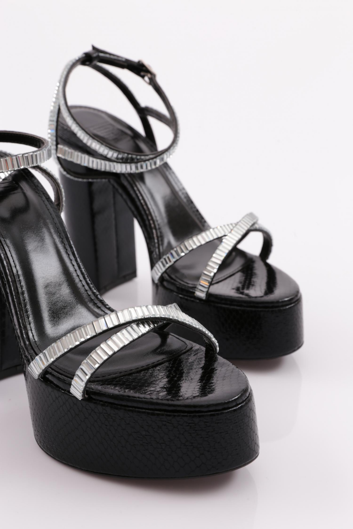 27 Kadin Taş Şeritli Topuklu Ayakkabi - Görsel 5