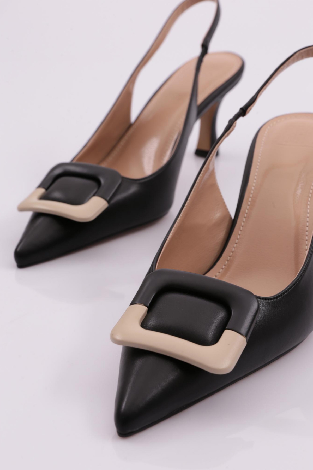 2079 Kadin Arkasi Açik Kare Tokali Topuklu Ayakkabi - Görsel 5