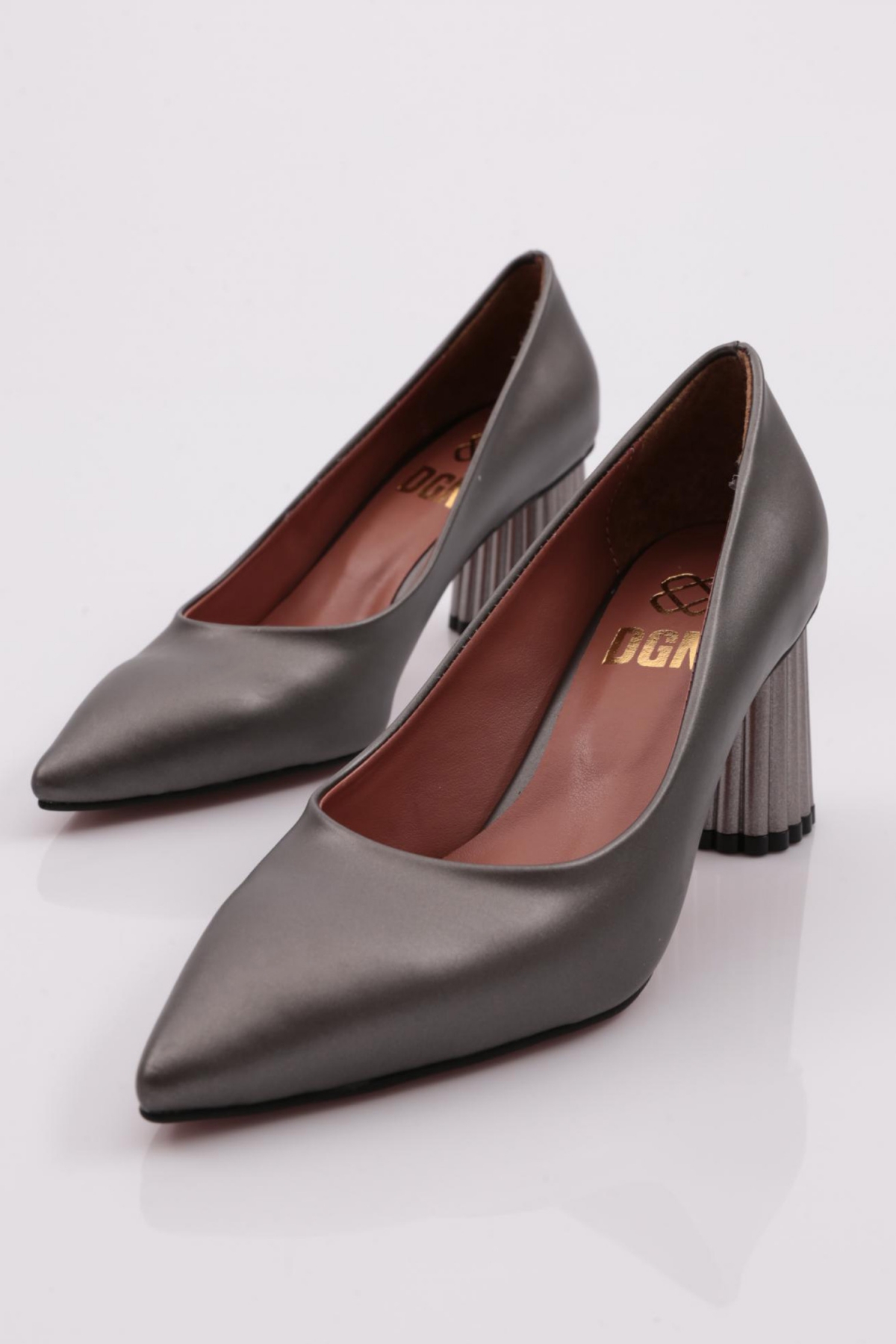 Dgn Siyah Dgn Sivri Burun 360 Parmak Dekolteli Kisa Topuklu Ayakkabi