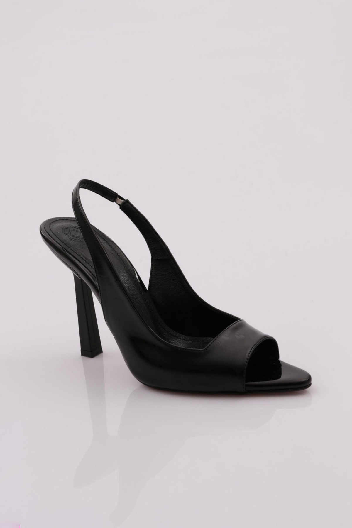 06 Kadin Sivri Burun Lastik Detayli İnce Topuklu Ayakkabi - Görsel 6