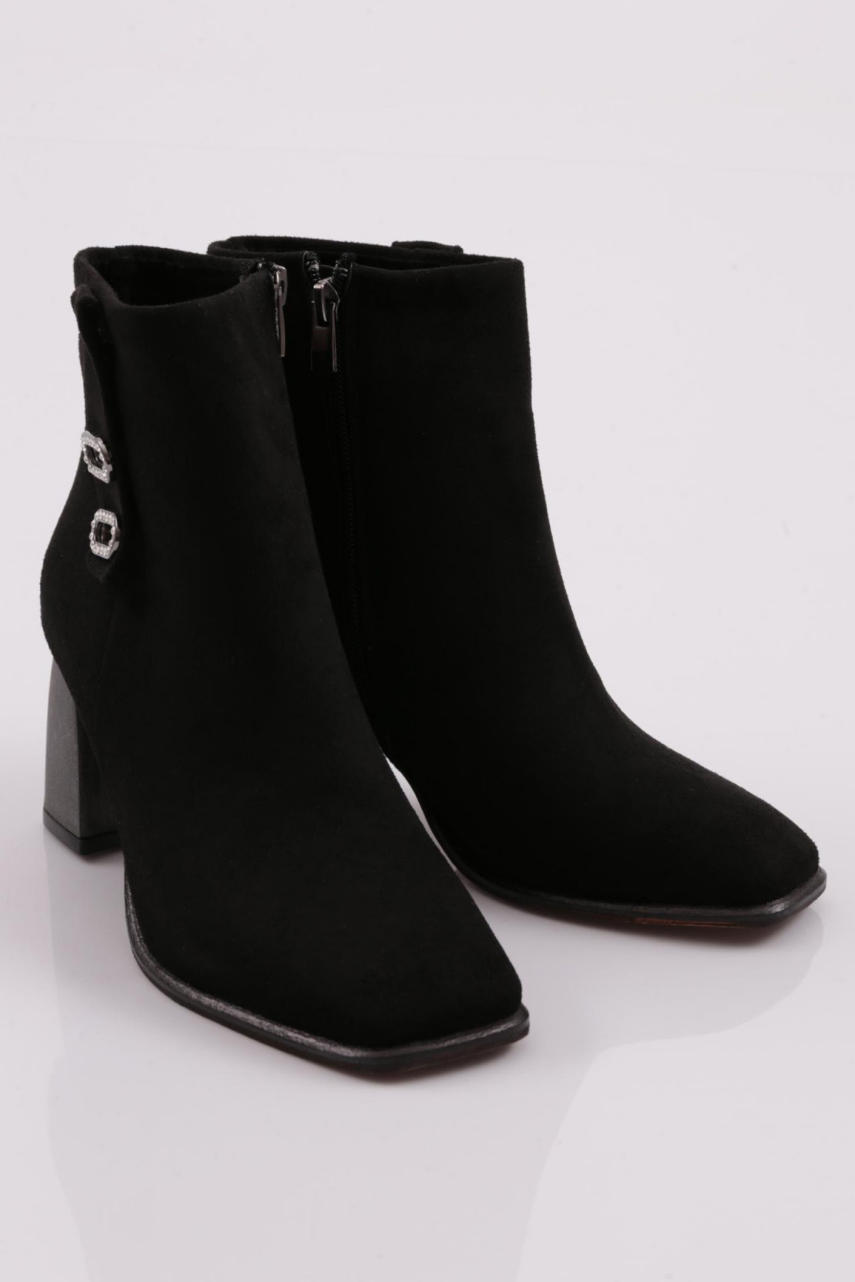 Dgn Dgn Siyah Pm161-K033 Küt Burun Aksesuarli Kalin Topuklu Kadin Bot | Flo Siyah - 3. görsel