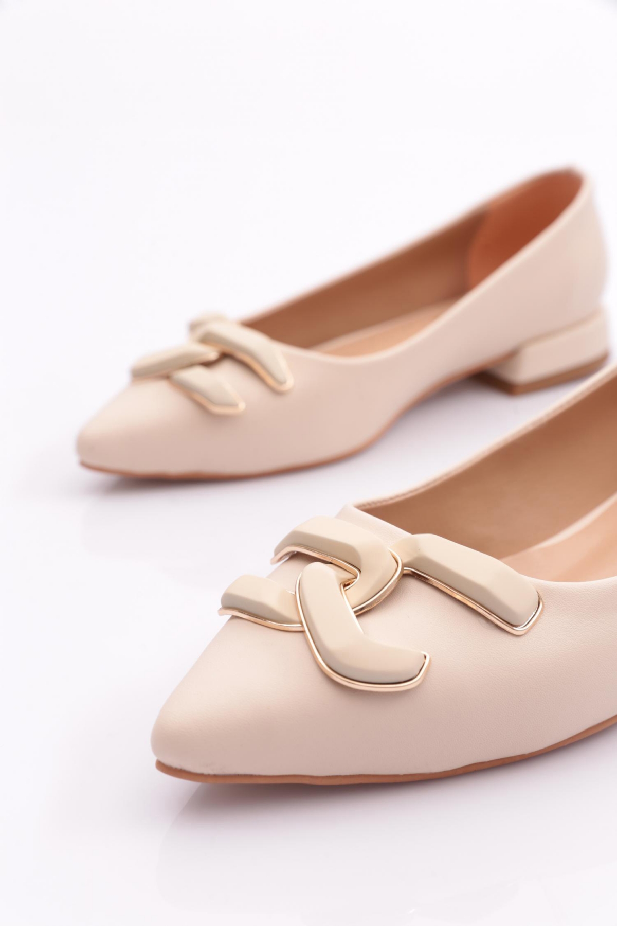 2606 Kadin Sivri Burun Metal Tokali Babet - Görsel 5