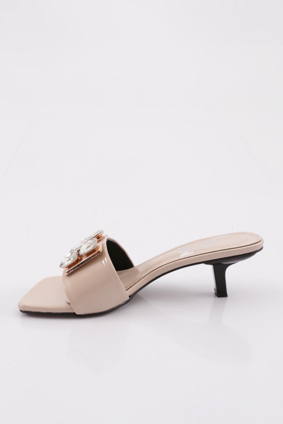 7206 Kadin Kadin Büyük Taş İşleme Topuklu Terlik - Görsel 4