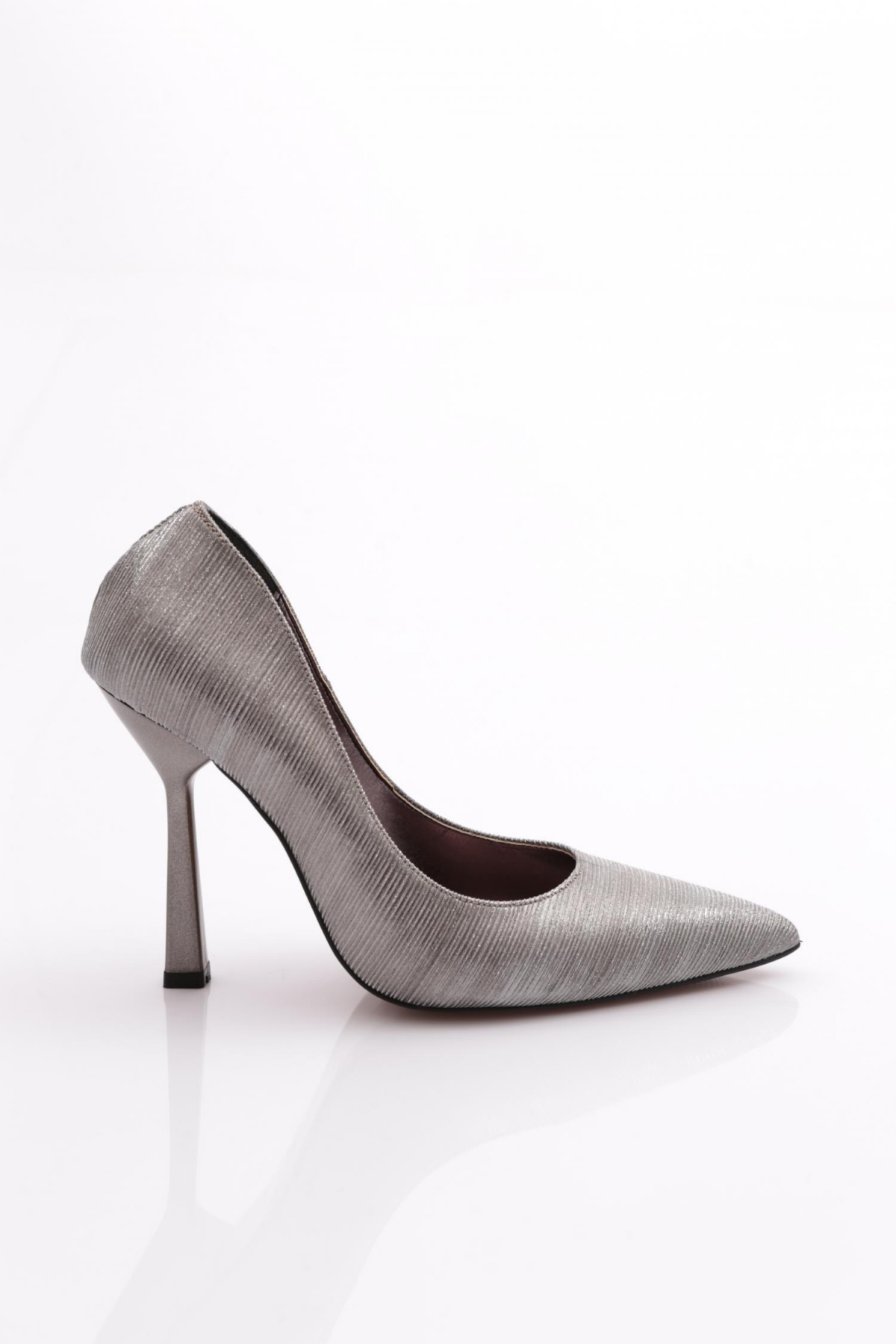6075 Kadin Nokta Detayli Topuklu Ayakkabi - Görsel 2