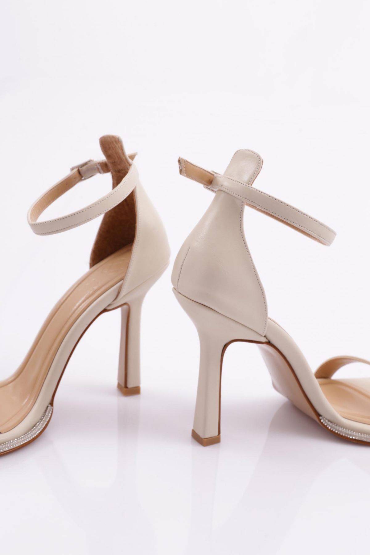 2025 Kadin Kalin Bantli Silver Taş Detayli Bilekten Kemer Bağlamali Arkasi Kapali Topuklu Sandalet - Görsel 4