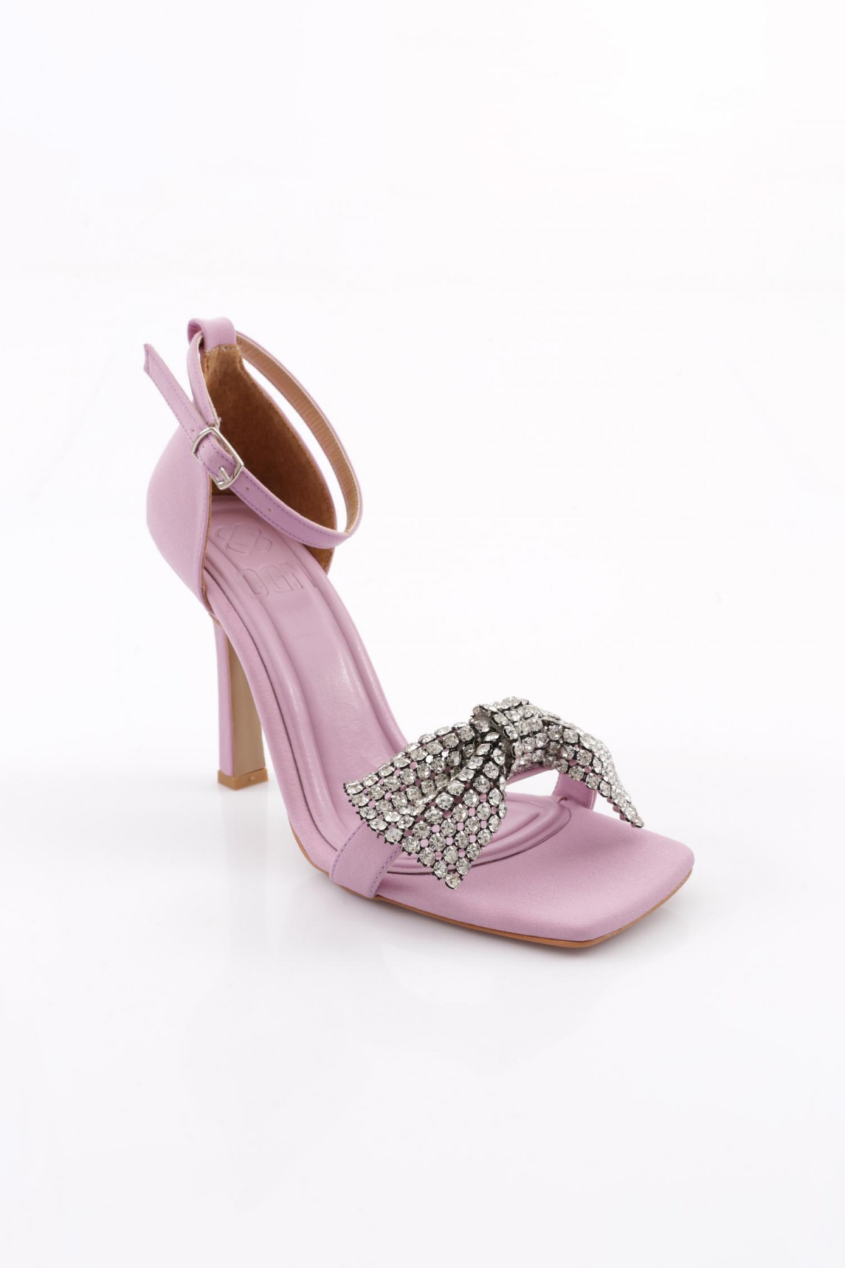 2029 Kadin Silver Taş Fiyonklu Bilekten Kemer Bağlamali Arkasi Kapali Topuklu Sandalet - Görsel 3