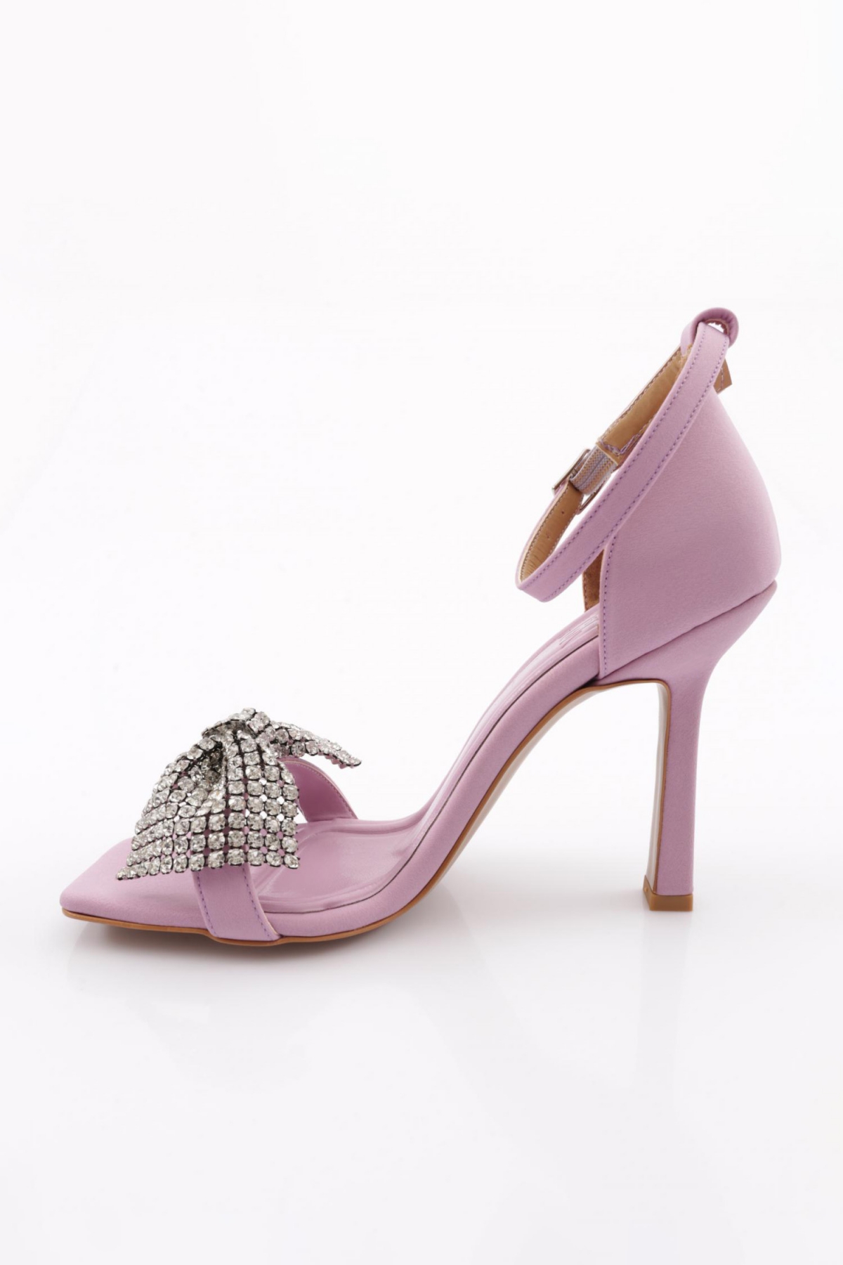 2029 Kadin Silver Taş Fiyonklu Bilekten Kemer Bağlamali Arkasi Kapali Topuklu Sandalet - Görsel 4