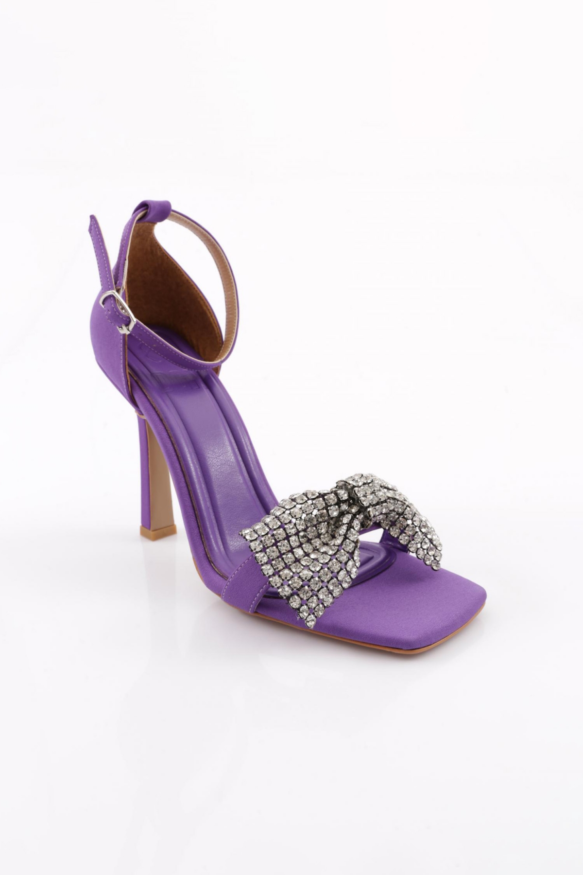 2029 Kadin Silver Taş Fiyonklu Bilekten Kemer Bağlamali Arkasi Kapali Topuklu Sandalet - Görsel 3