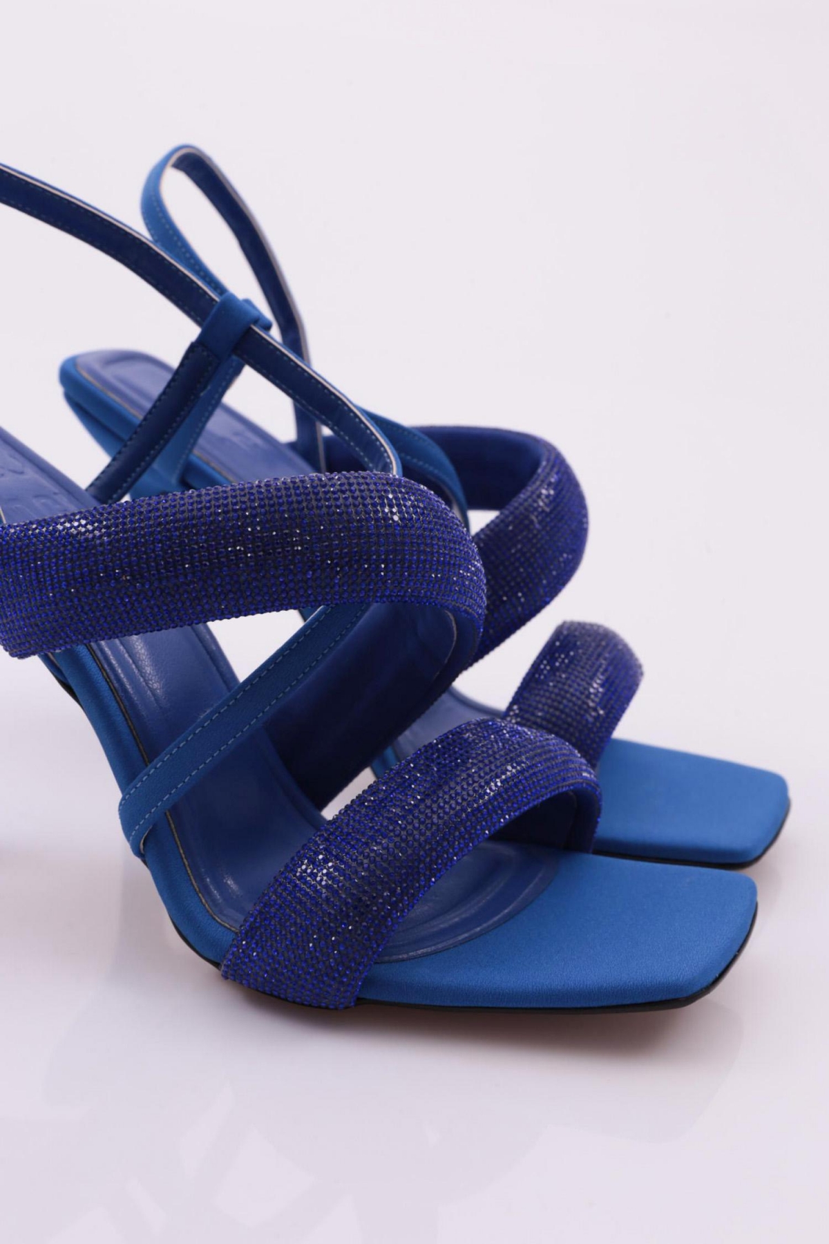 2032 Kadin Sirali Kalin Sirali Ve Çapraz Bantli Silver Taşli Topuklu Sandalet - Görsel 5