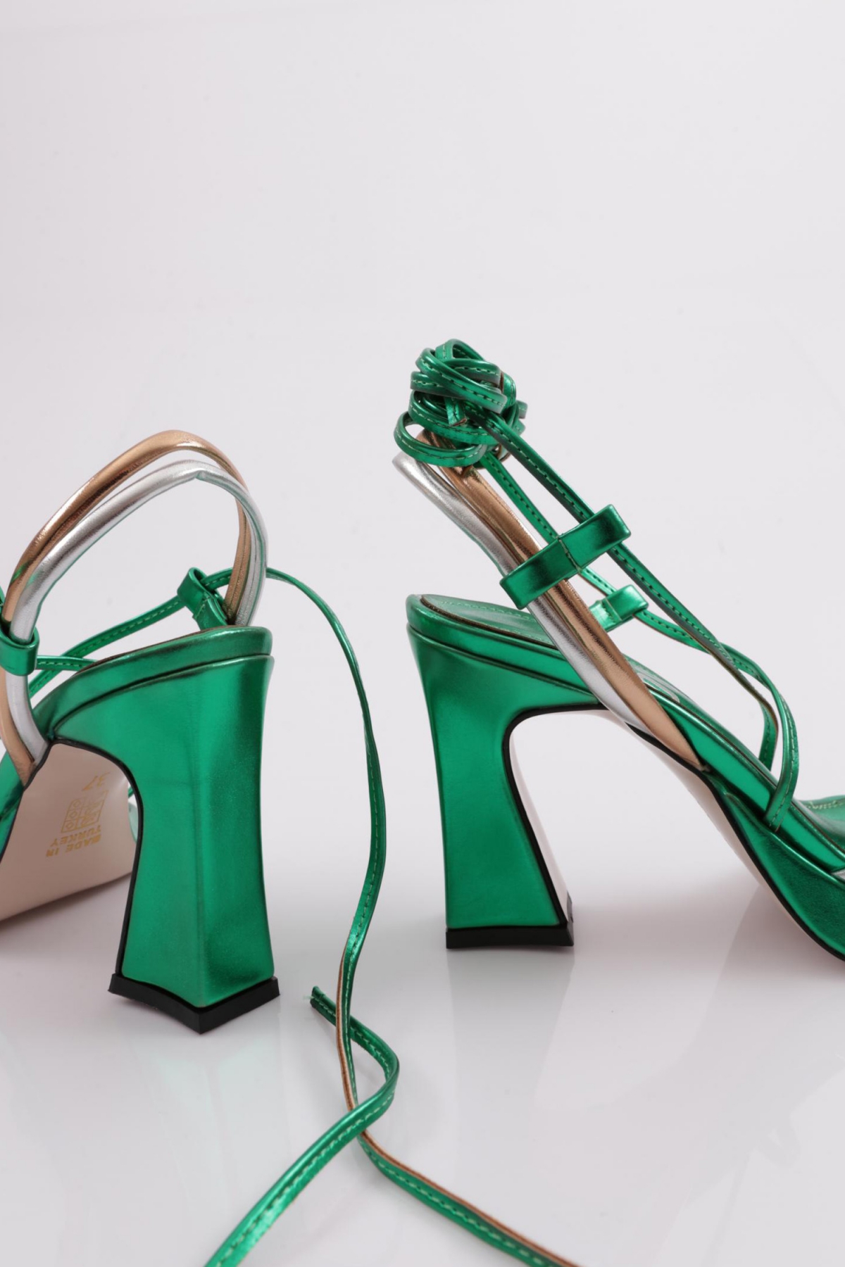 7835 Kadin Düz Burun Kalin Topuklu Sandalet - Görsel 4