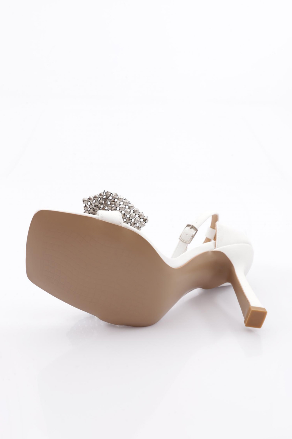 2029 Kadin Silver Taş Fiyonklu Bilekten Kemer Bağlamali Arkasi Kapali Topuklu Sandalet - Görsel 6