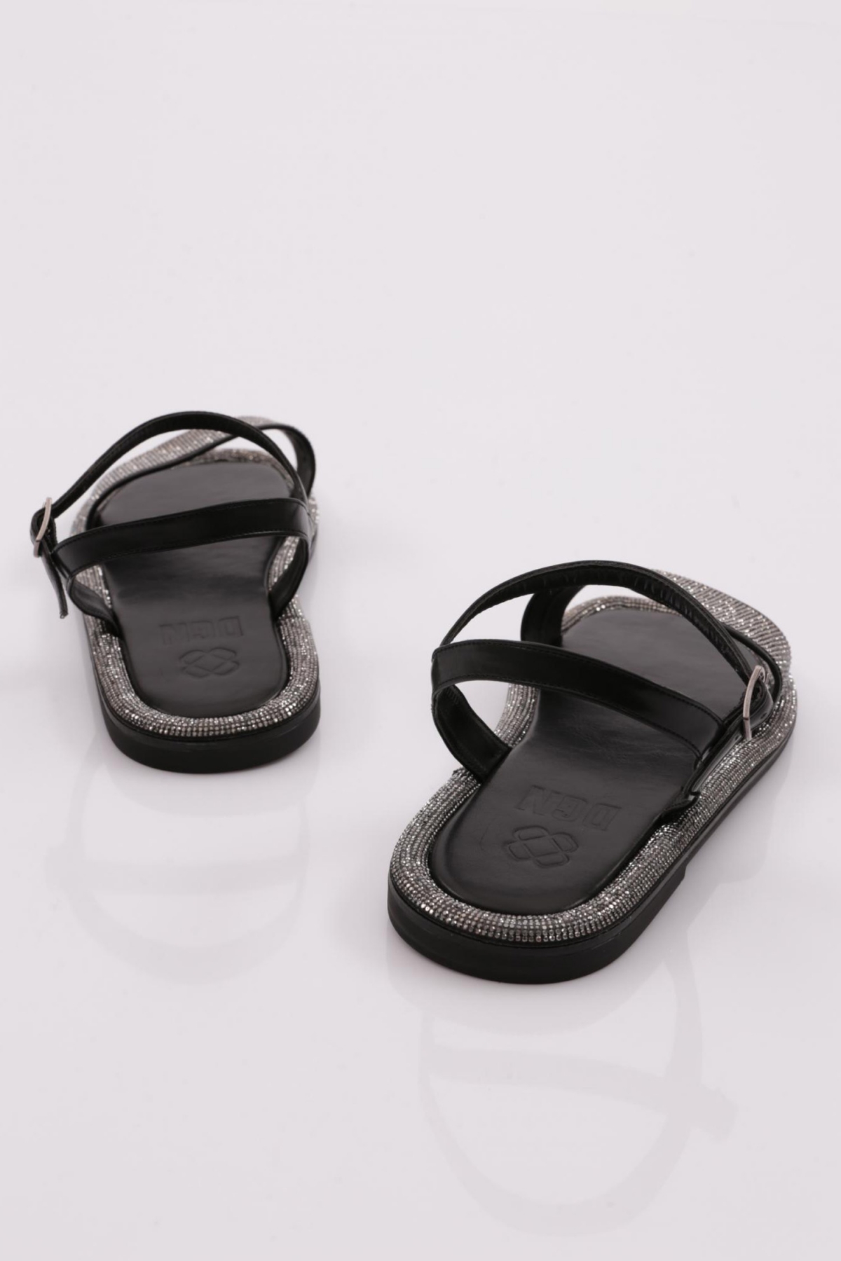 3051 Kadin Düz Taban Taşli Sandalet - Görsel 4