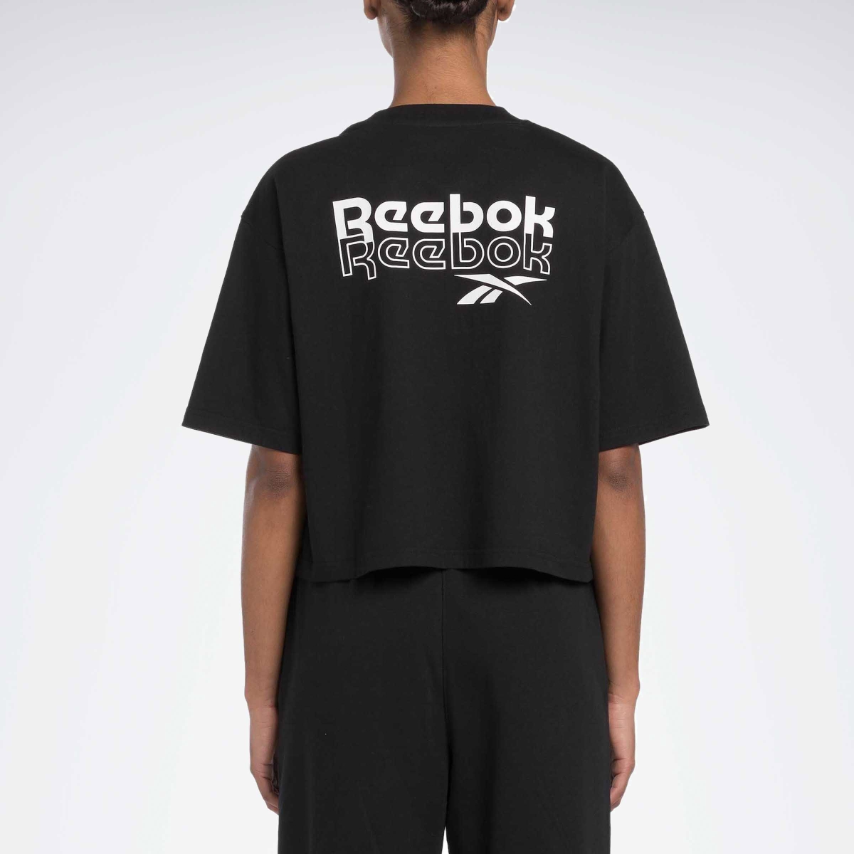 T shirt reebok nera on sale