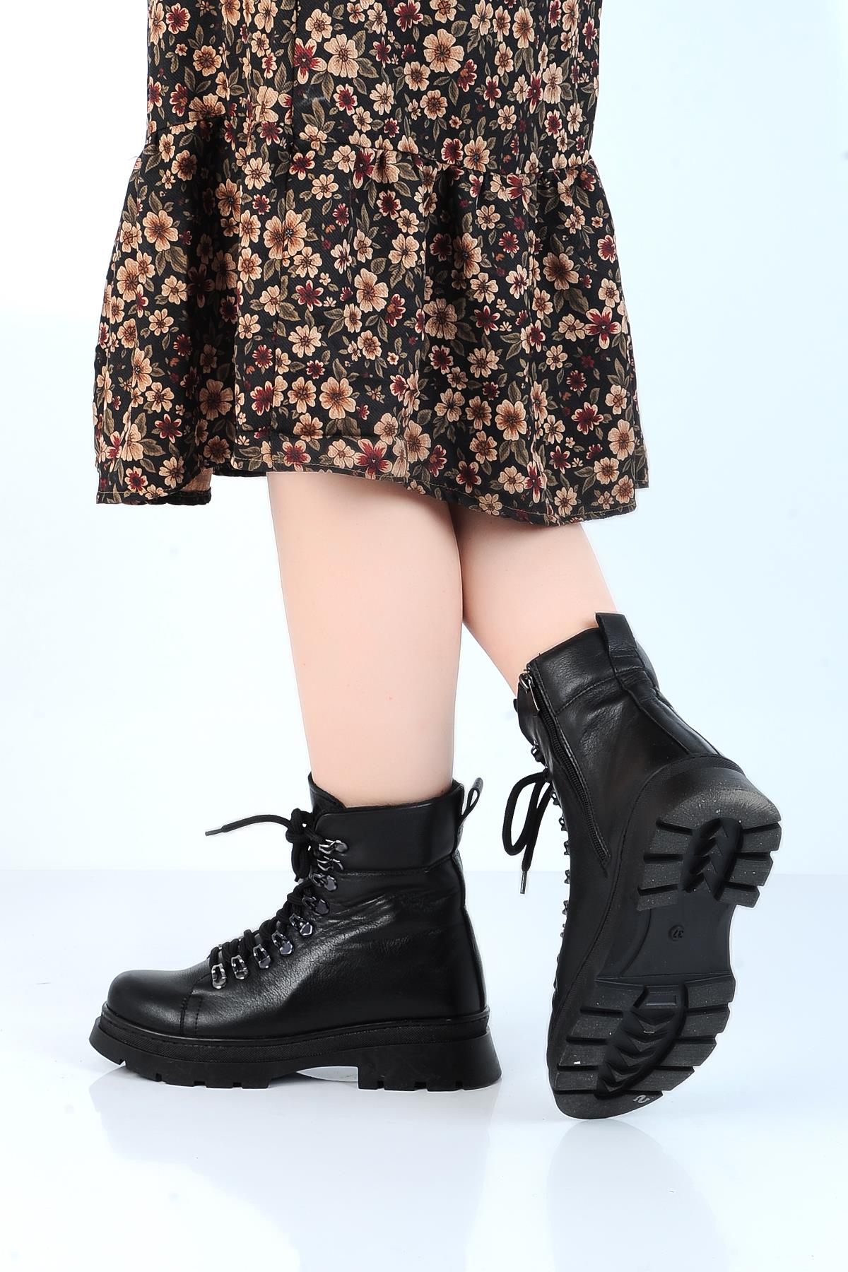 240804-Z Siyah Kürklü Deri Kadın Düz Bot - Görsel 4