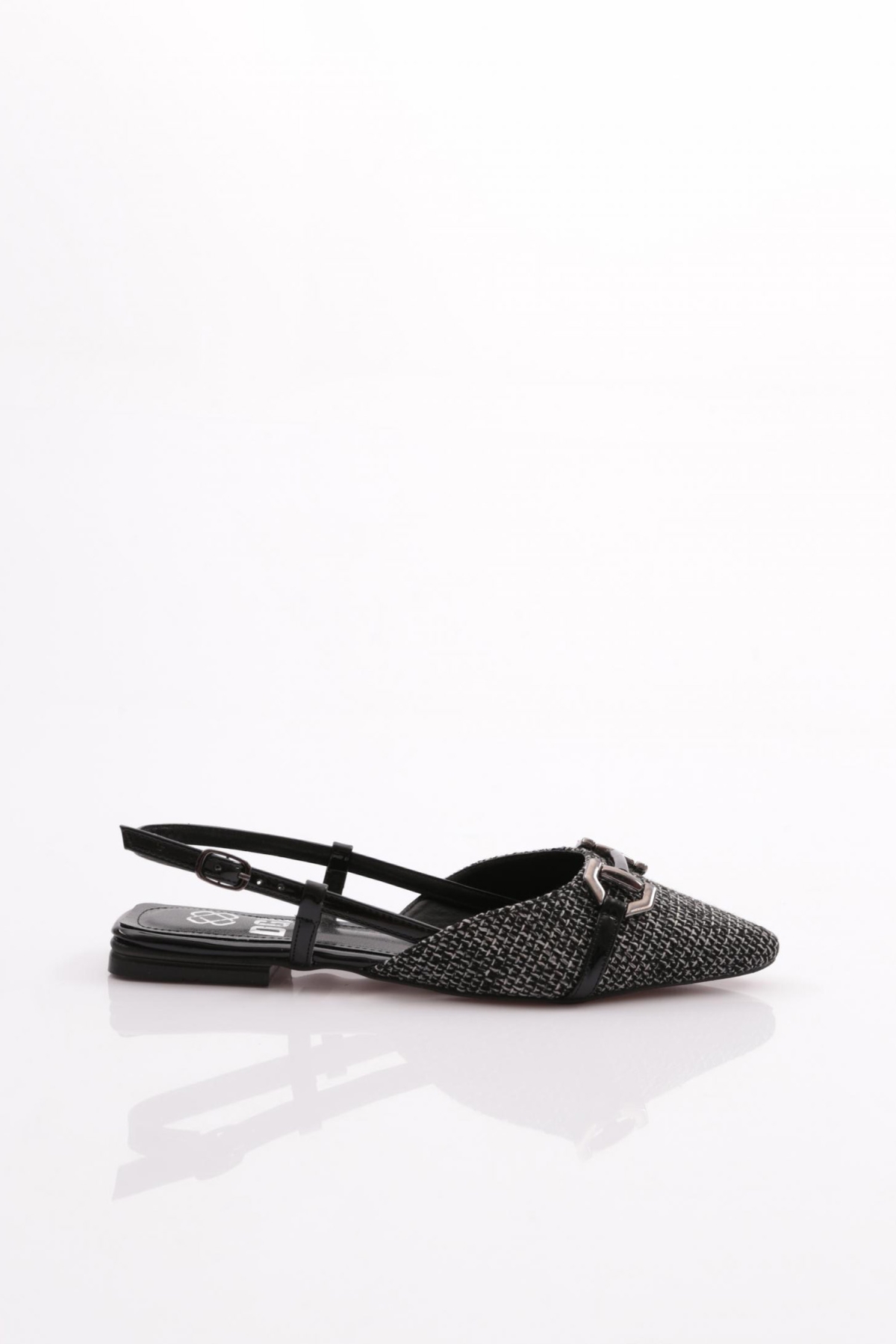 6006 Kadin Metal Aksesuarli Arkadan Bağlamali Babet - Görsel 2