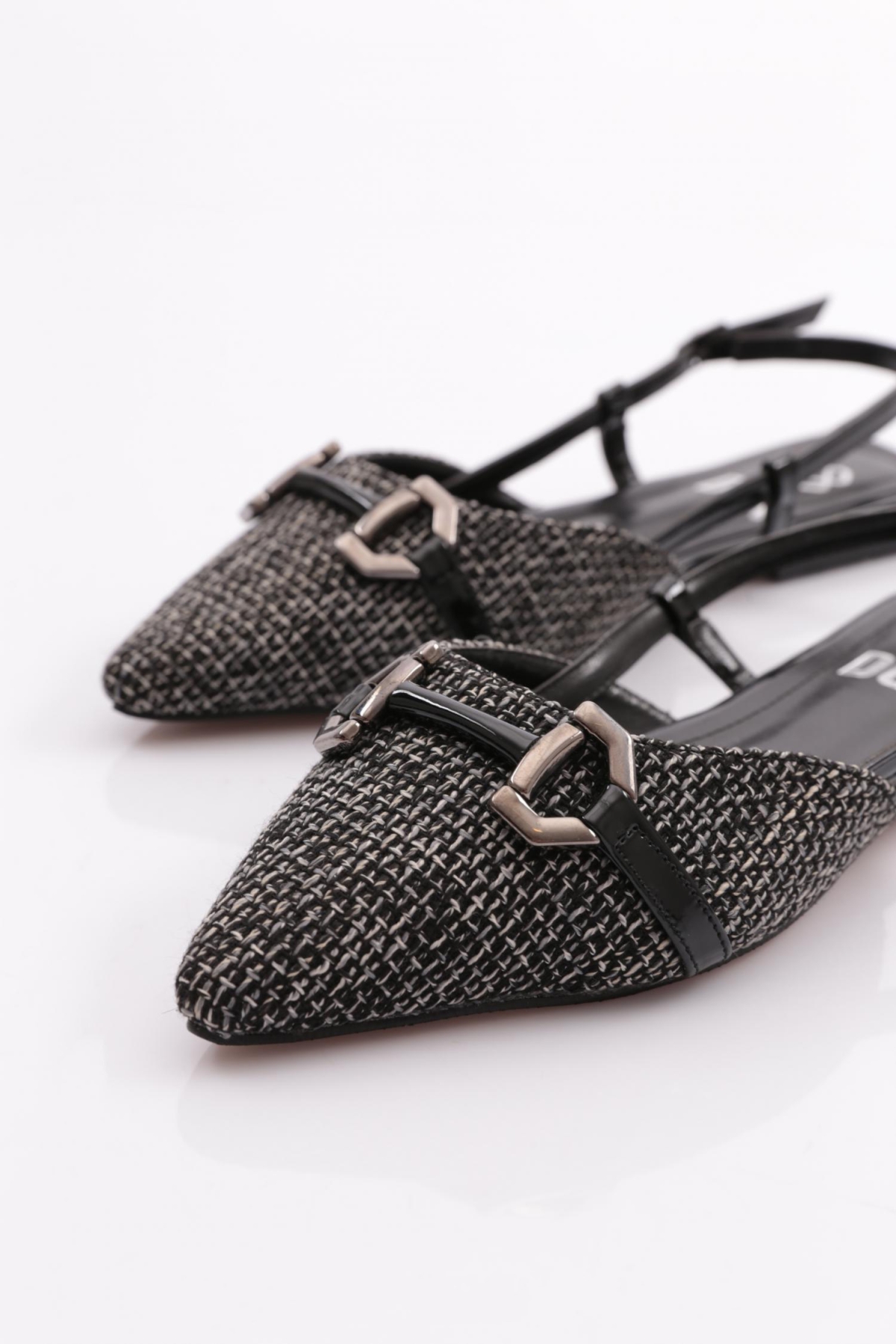 6006 Kadin Metal Aksesuarli Arkadan Bağlamali Babet - Görsel 5