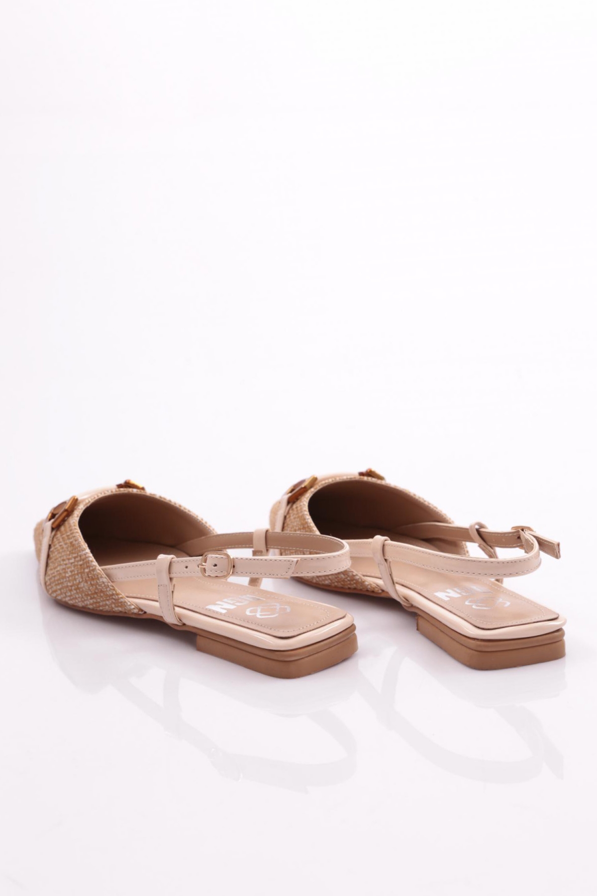 6006 Kadin Metal Aksesuarli Arkadan Bağlamali Babet - Görsel 4