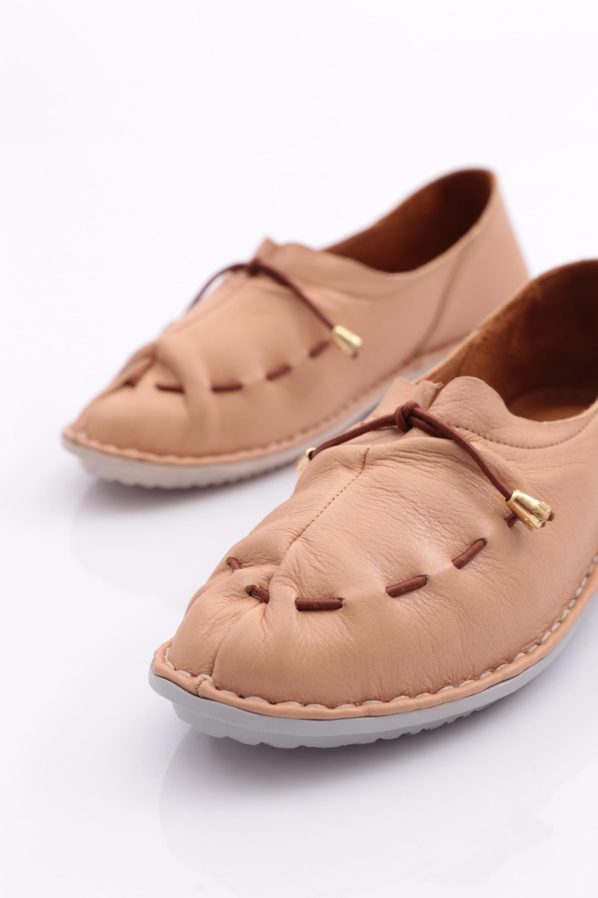 E221 Kadin Dikiş Detayli Çiçek Süsleme Babet - Görsel 5