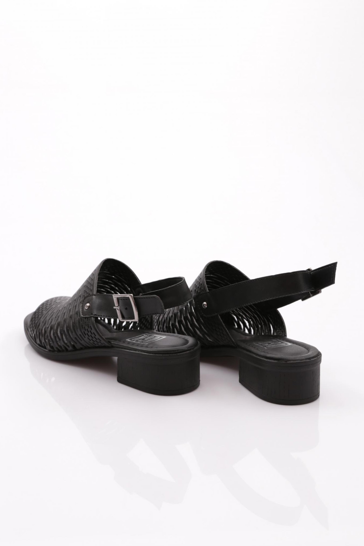 015 Kadin Arkadan Bağlamali Sandalet - Görsel 4