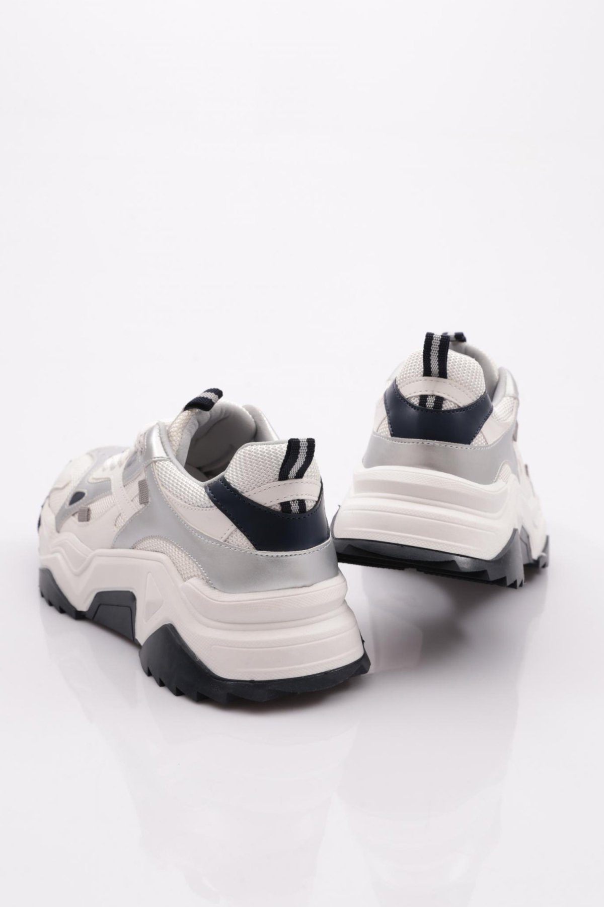 65137 Kadin Bağcikli Kalin Taban Spor Ayakkabi - Görsel 4