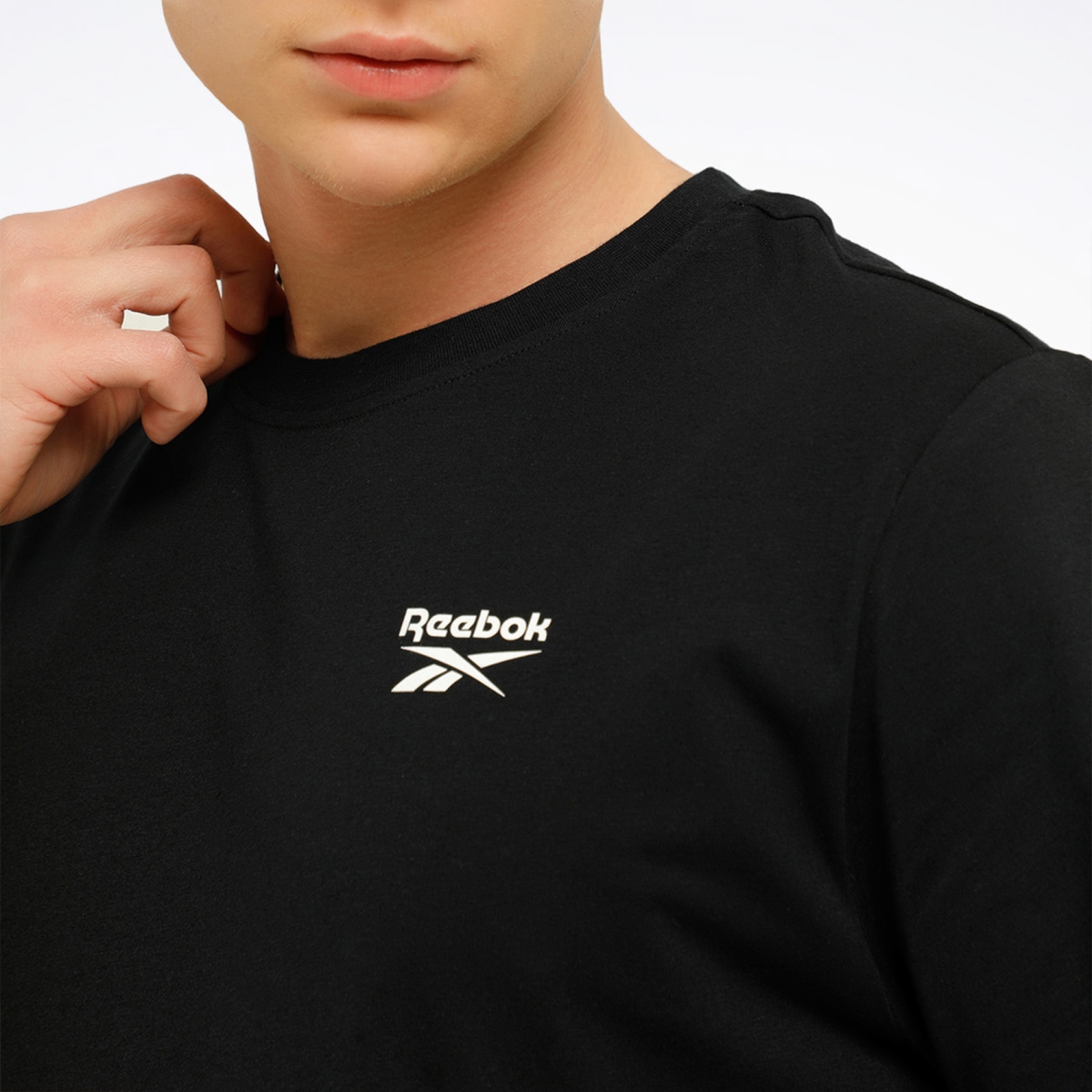 Reebok T-Shirt Ri Left Chest Logo Black HG4441