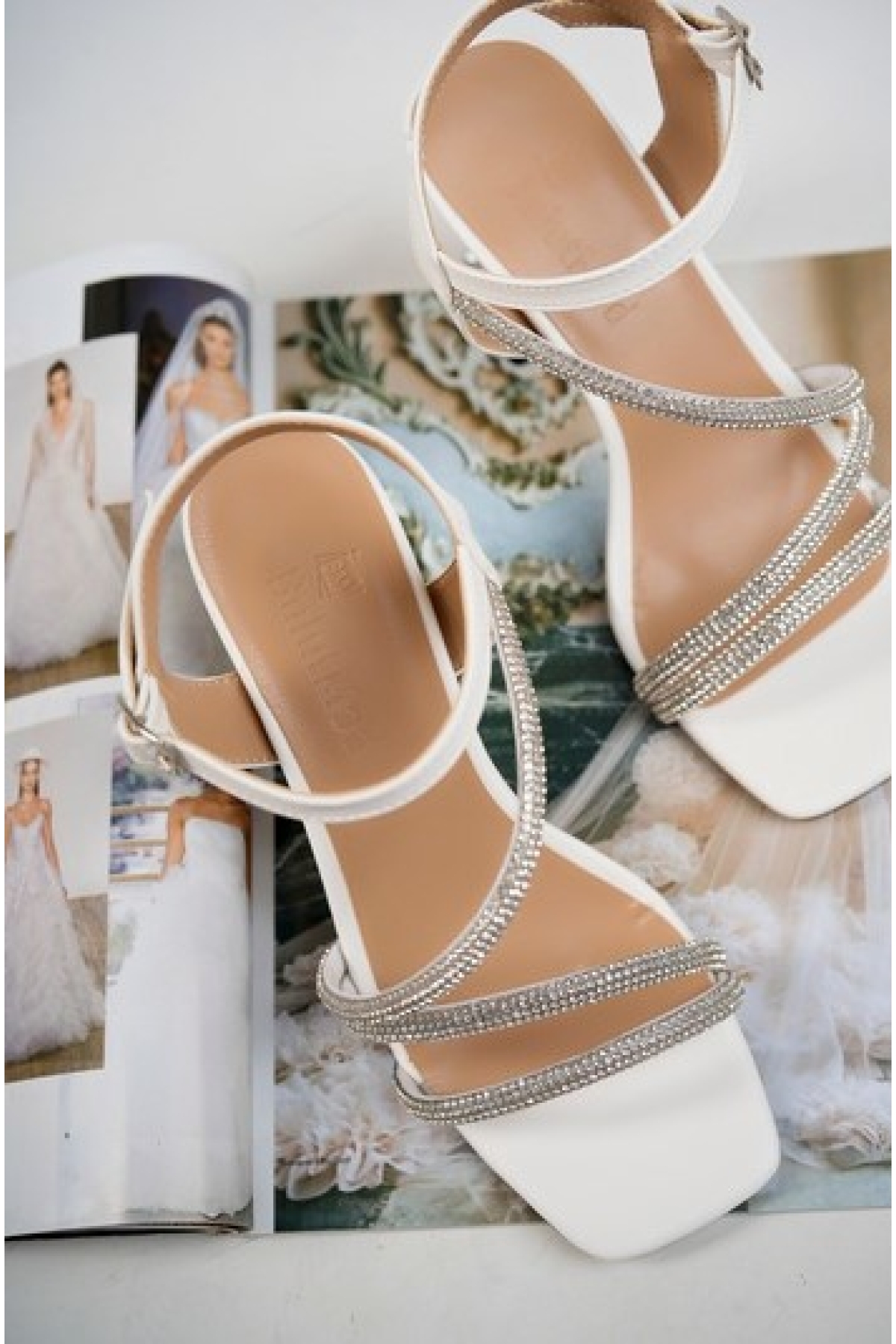 Dört Şerit Taş Detaylı 8 cm Topuklu Kadın Abiye Ayakkabı - Görsel 3