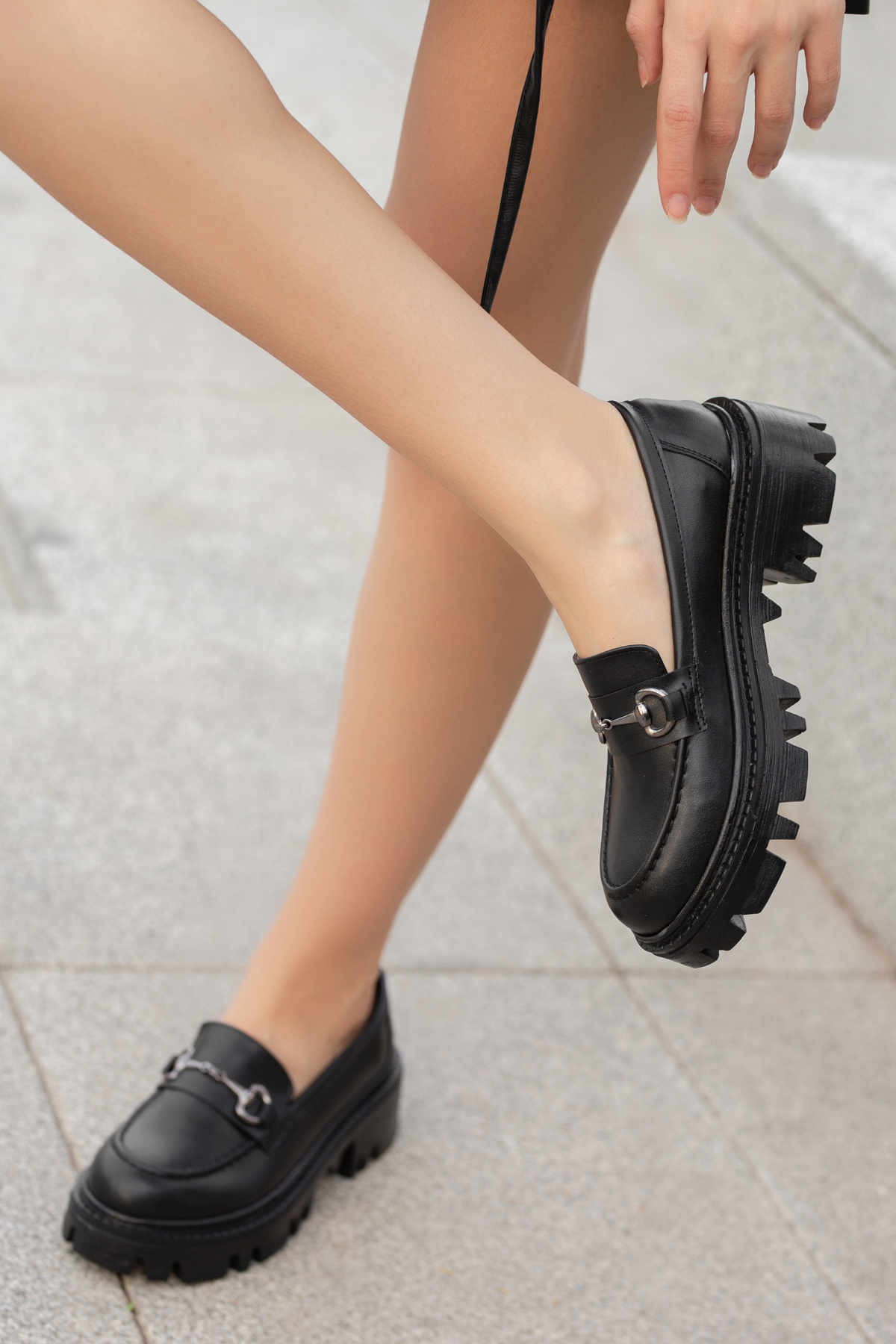 Garantili D124 Kadın Kalın Taban Zincirli Loafer Günlük Ayakkabı - Görsel 5