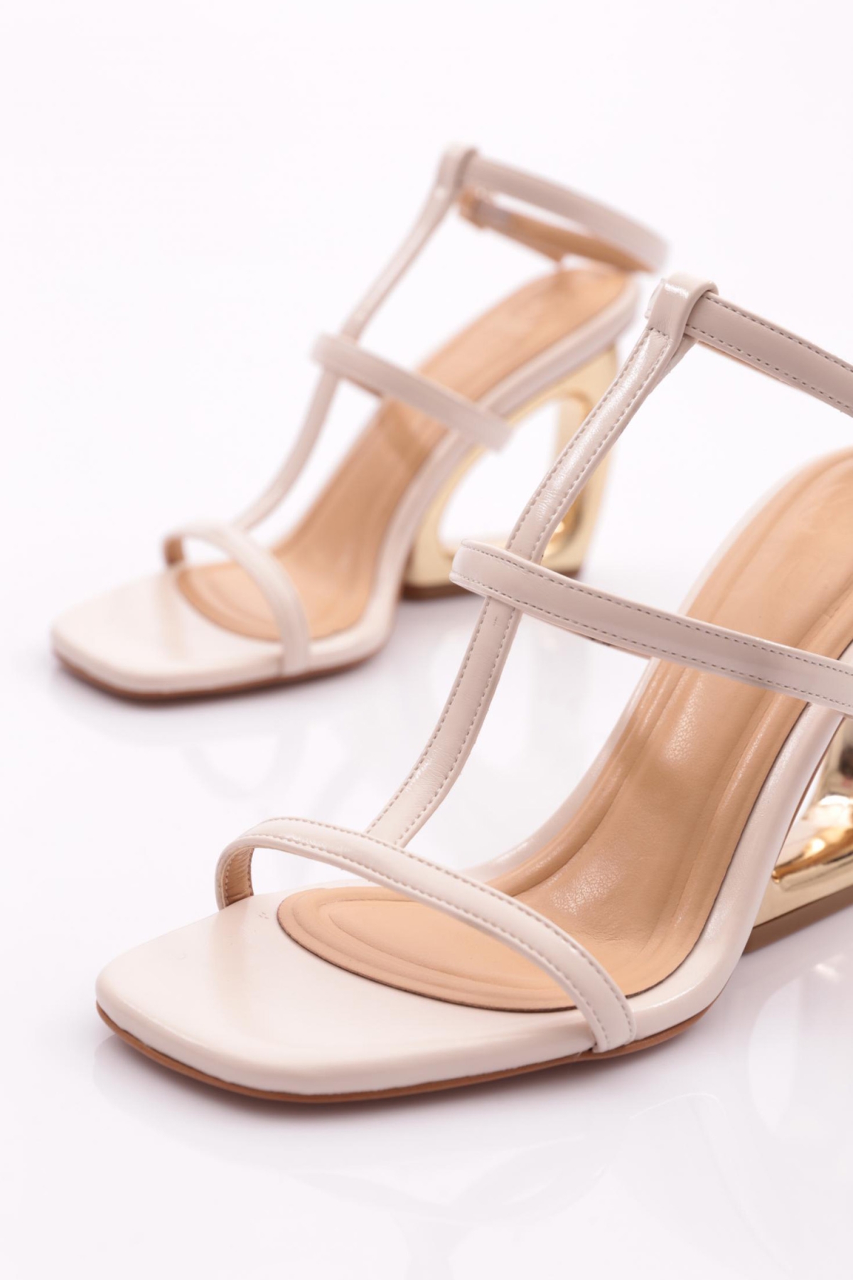 2441 Kadin Topuğu Delikli Abiye Ayakkabi - Görsel 5