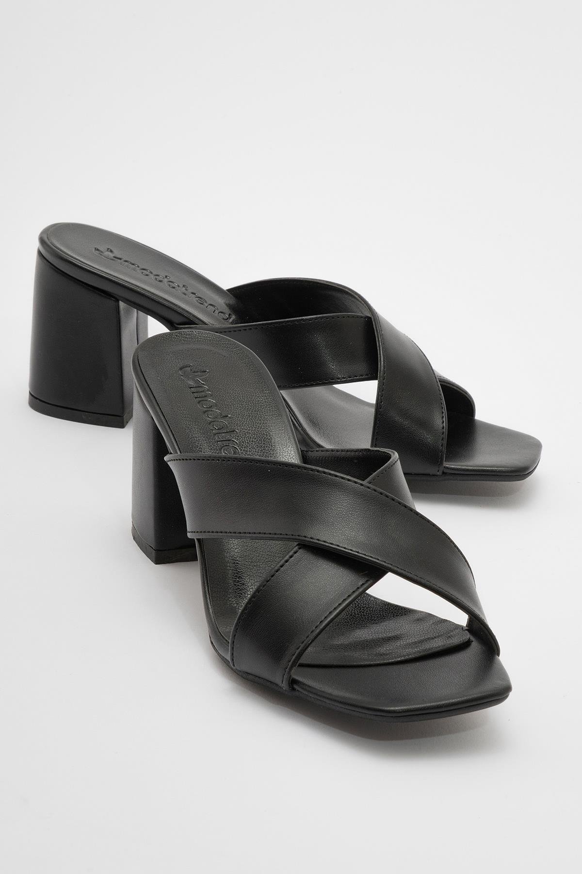 Kadın Küt Burunlu SİYAH CİLT - Görsel 2