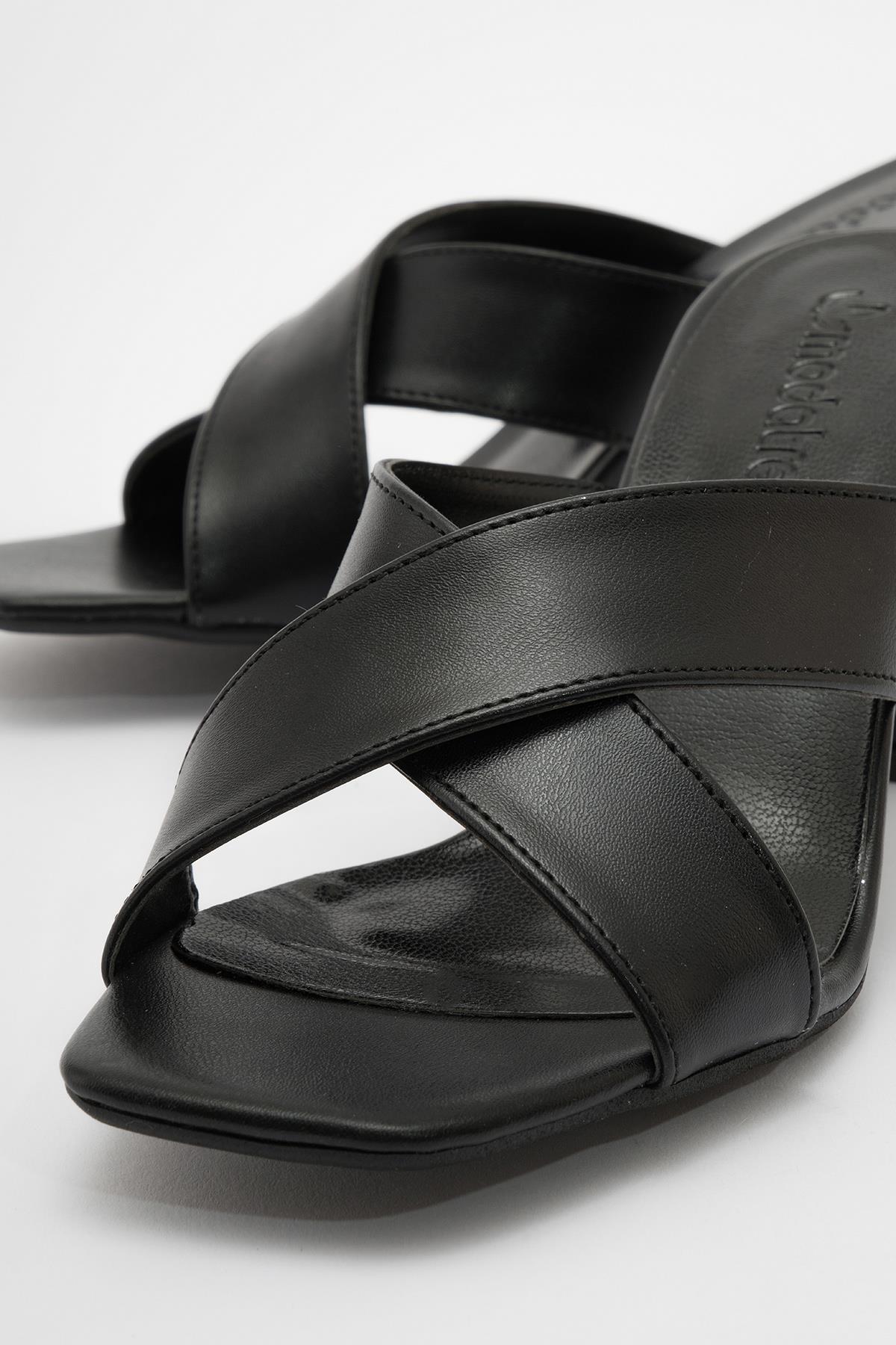 Kadın Küt Burunlu SİYAH CİLT - Görsel 4