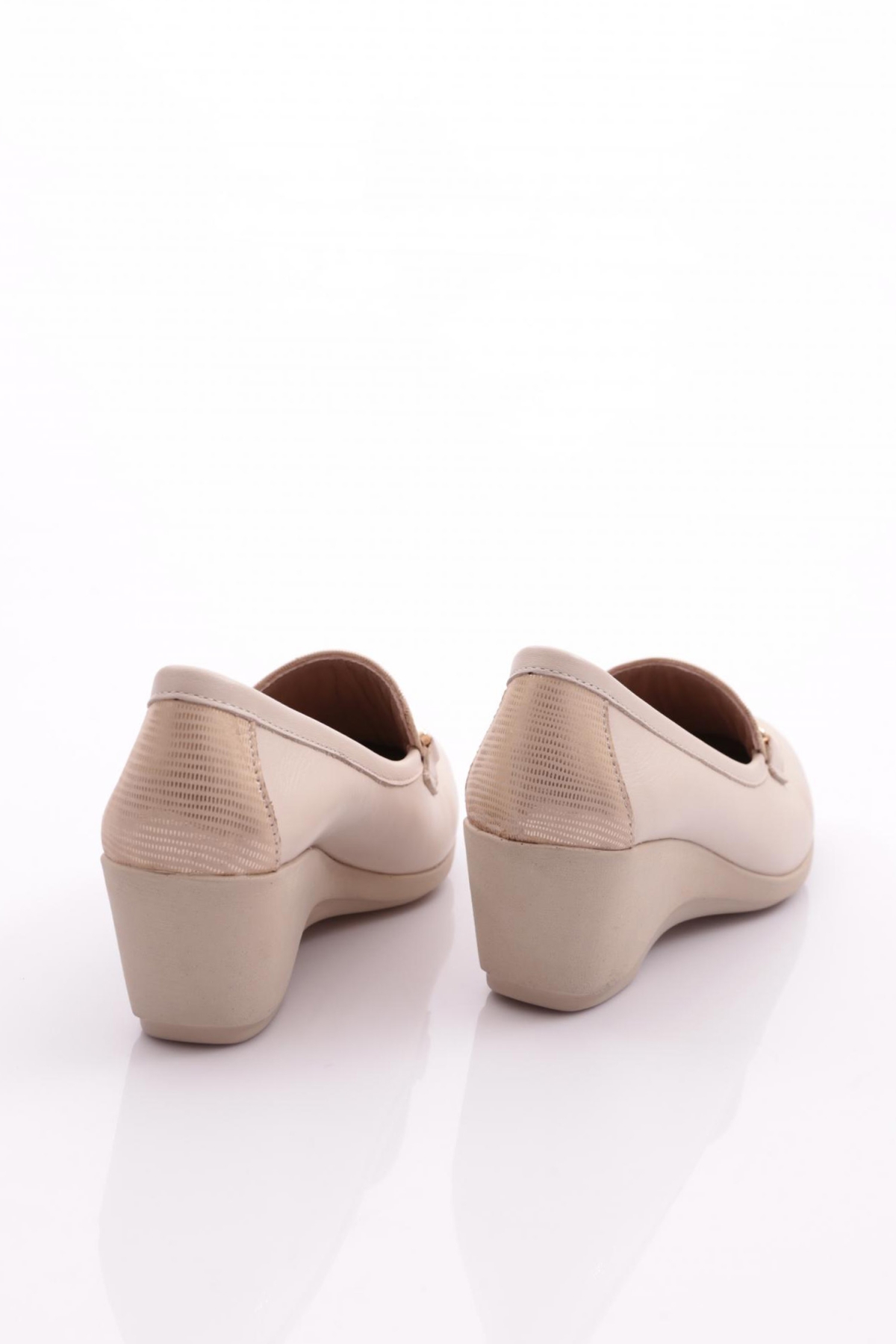 2352 Kadin Metal Aksesuarli Comfort Ayakkabi - Görsel 4