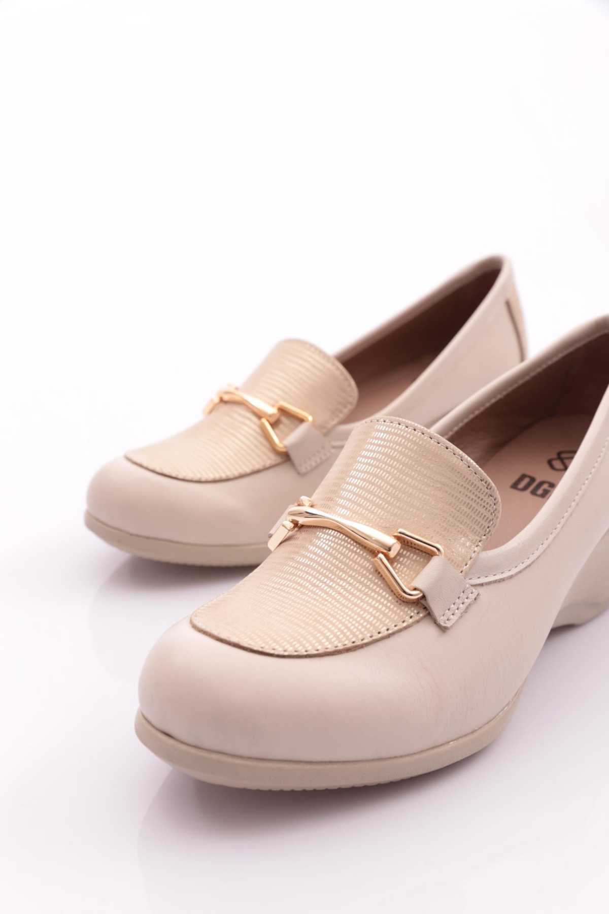 2352 Kadin Metal Aksesuarli Comfort Ayakkabi - Görsel 5