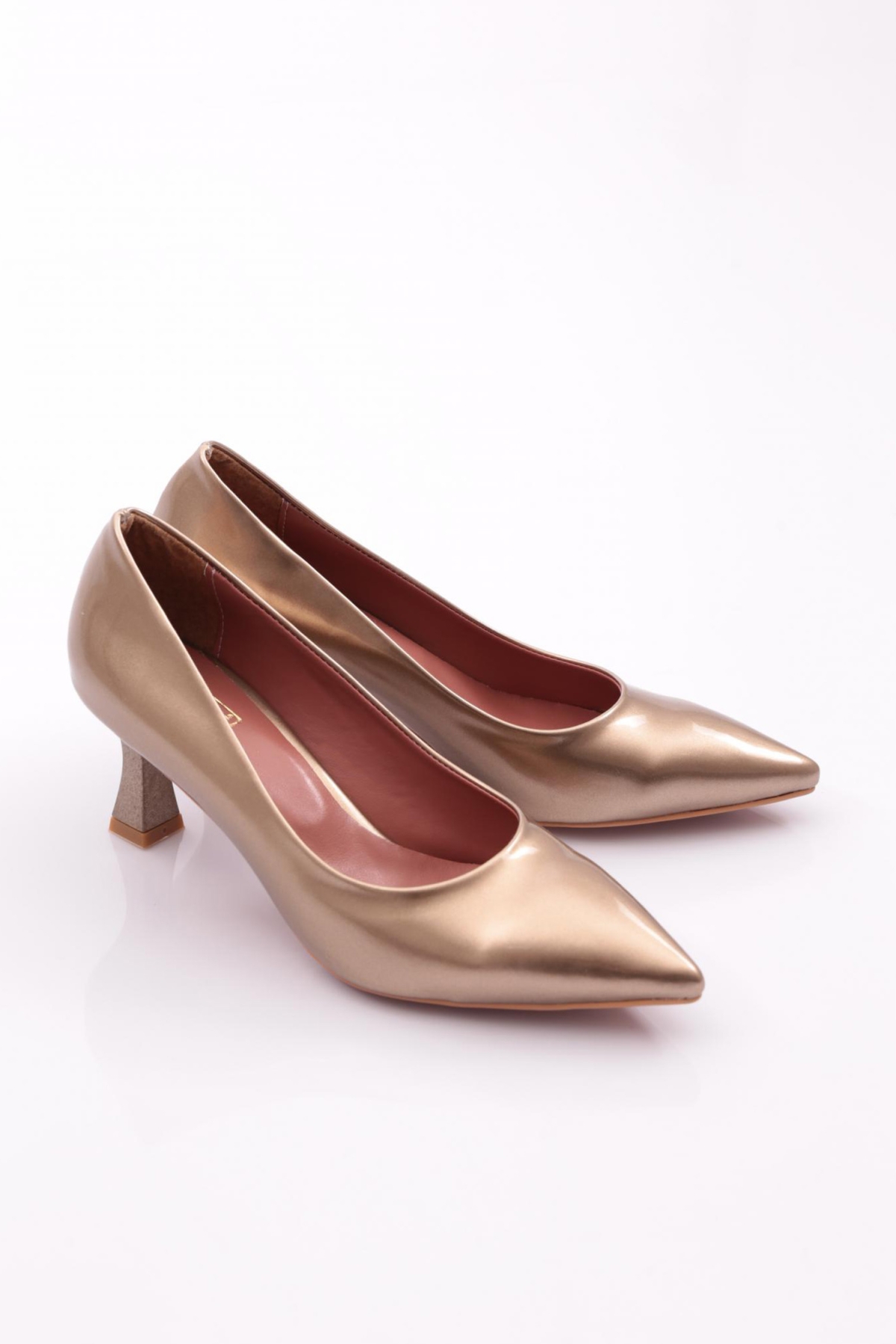 320 Sivri Burun Parmak Dekolteli Topuklu Ayakkabi - Görsel 3