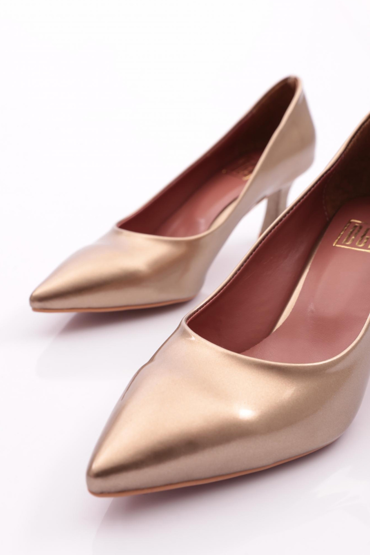 320 Sivri Burun Parmak Dekolteli Topuklu Ayakkabi - Görsel 5