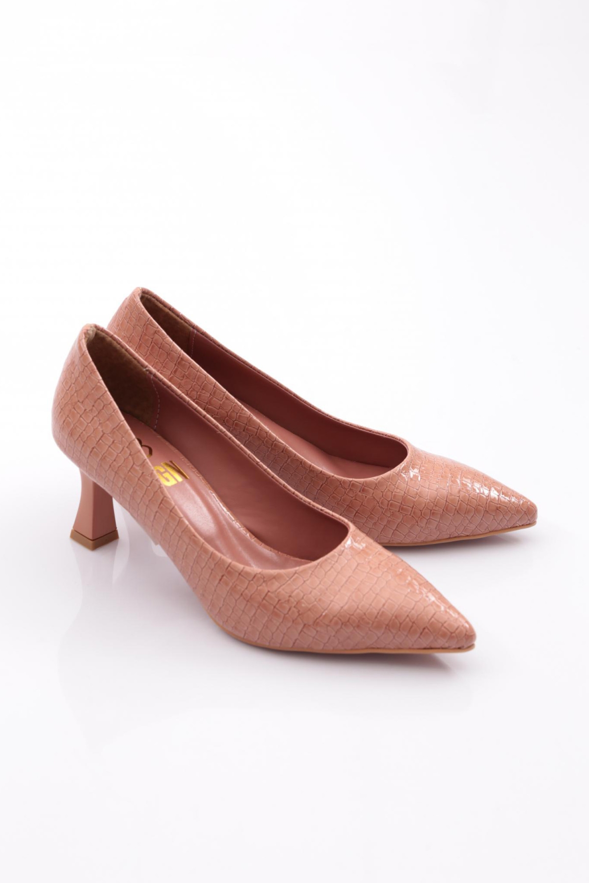 320 Sivri Burun Parmak Dekolteli Topuklu Ayakkabi - Görsel 3