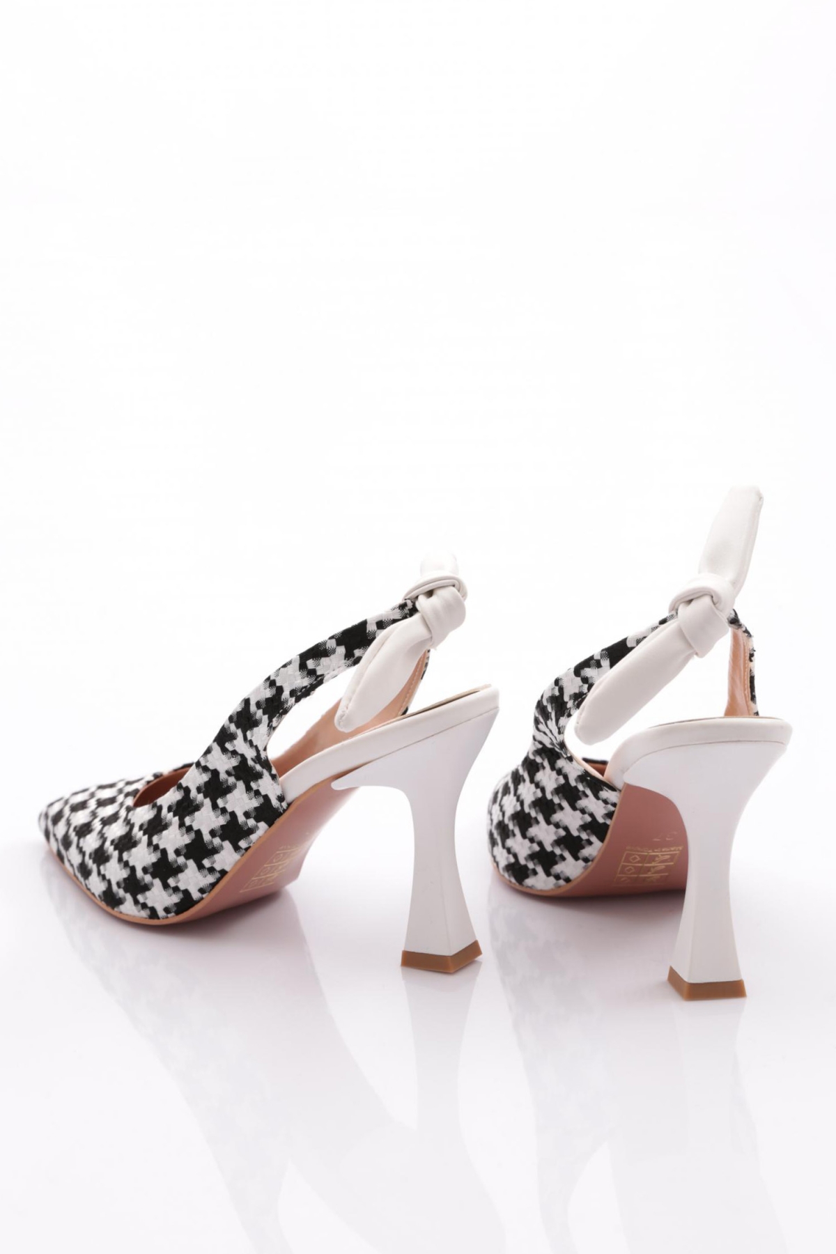 701 Kadin Sivri Burun Parmak Dekolteli Bilekten Bağlamali Topuklu Ayakkabi - Görsel 4