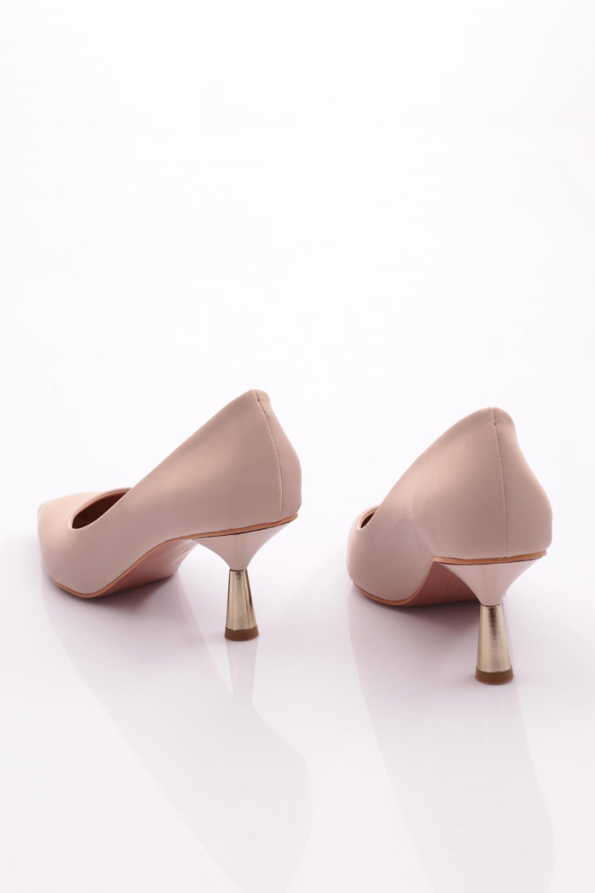 340-1 Kadin Sivri Burun Parmak Dekolteli Topuklu Ayakkabi - Görsel 4