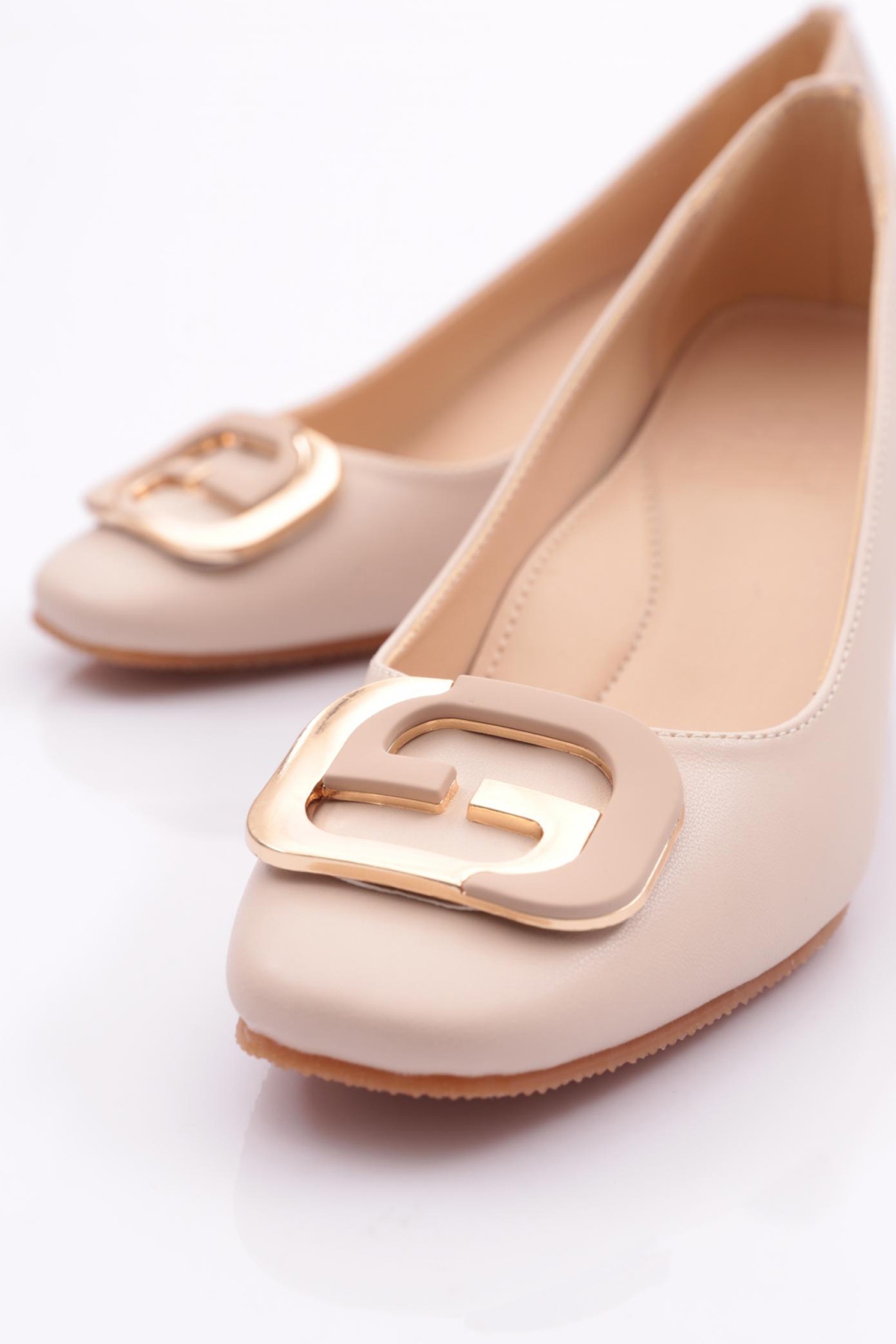 24309 Kadin Metal Aksesuarli Dolgu Topuklu Ayakkabi - Görsel 5