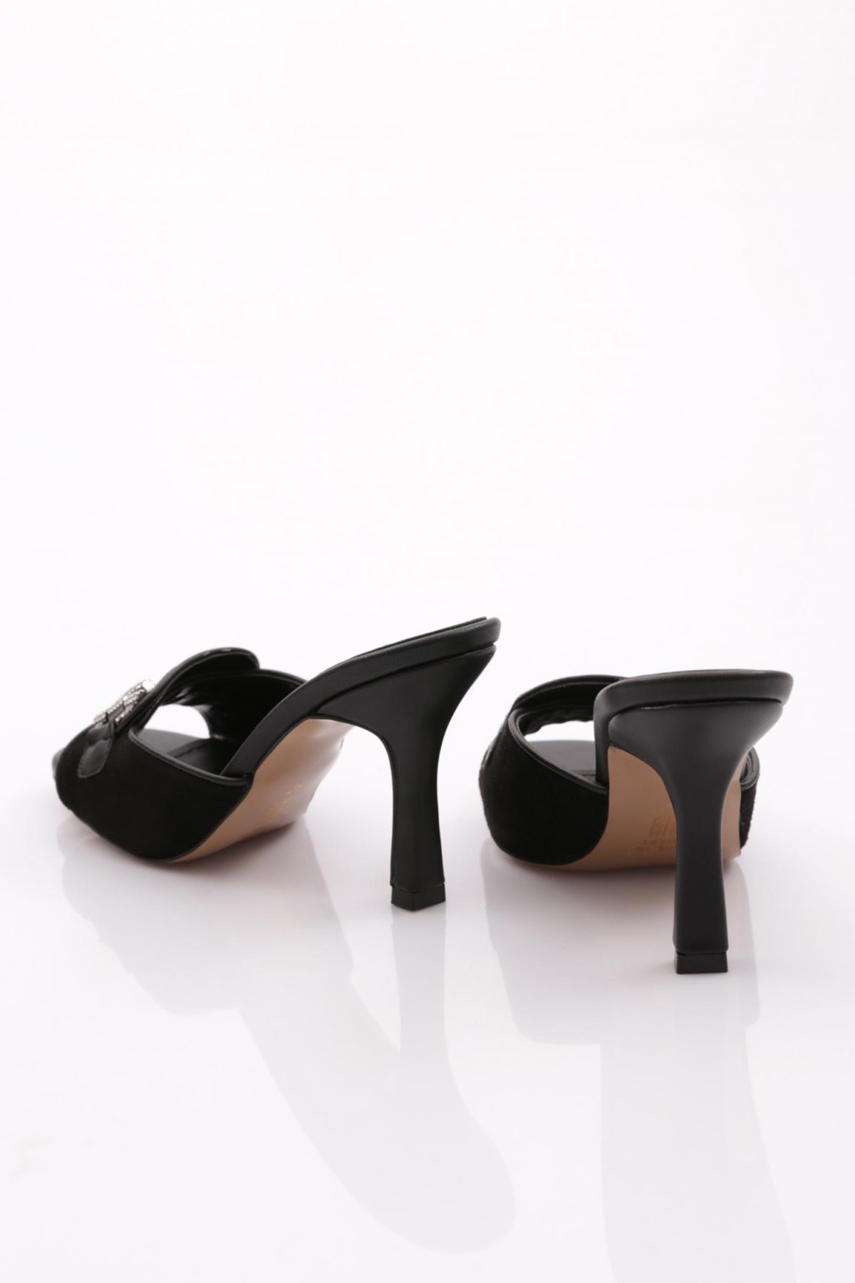 6304 Kadin Metal Aksesuarli Topuklu Terlik - Görsel 4