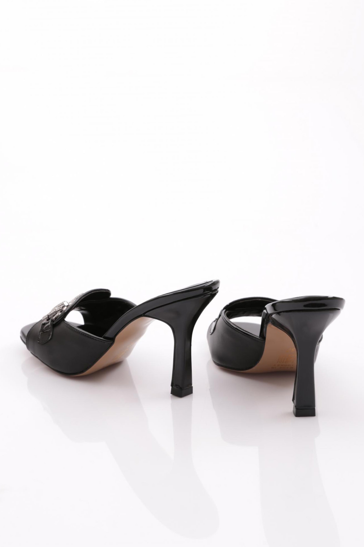 6304 Kadin Metal Aksesuarli Topuklu Terlik - Görsel 4