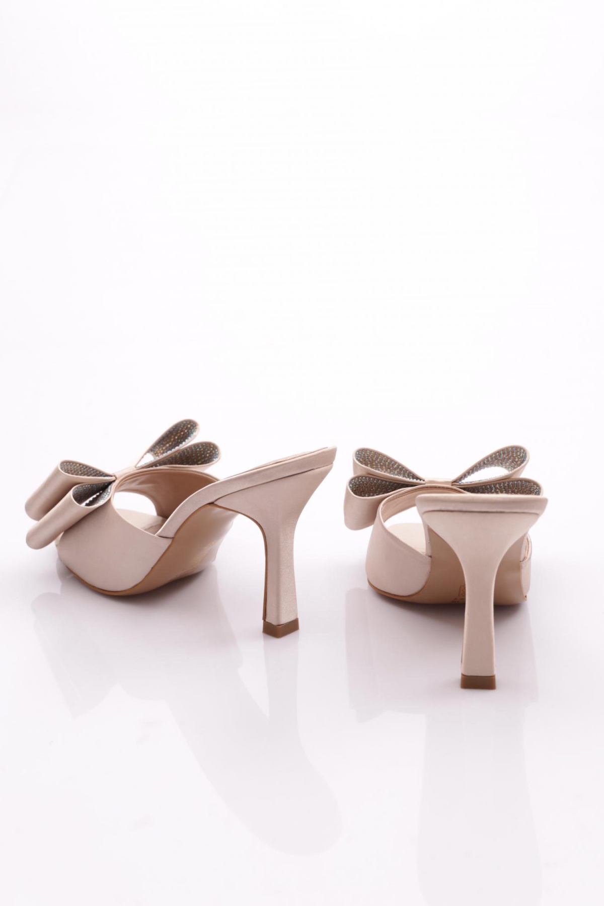 6302 Kadin Kurdela Desenli Topuklu Terlik - Görsel 4