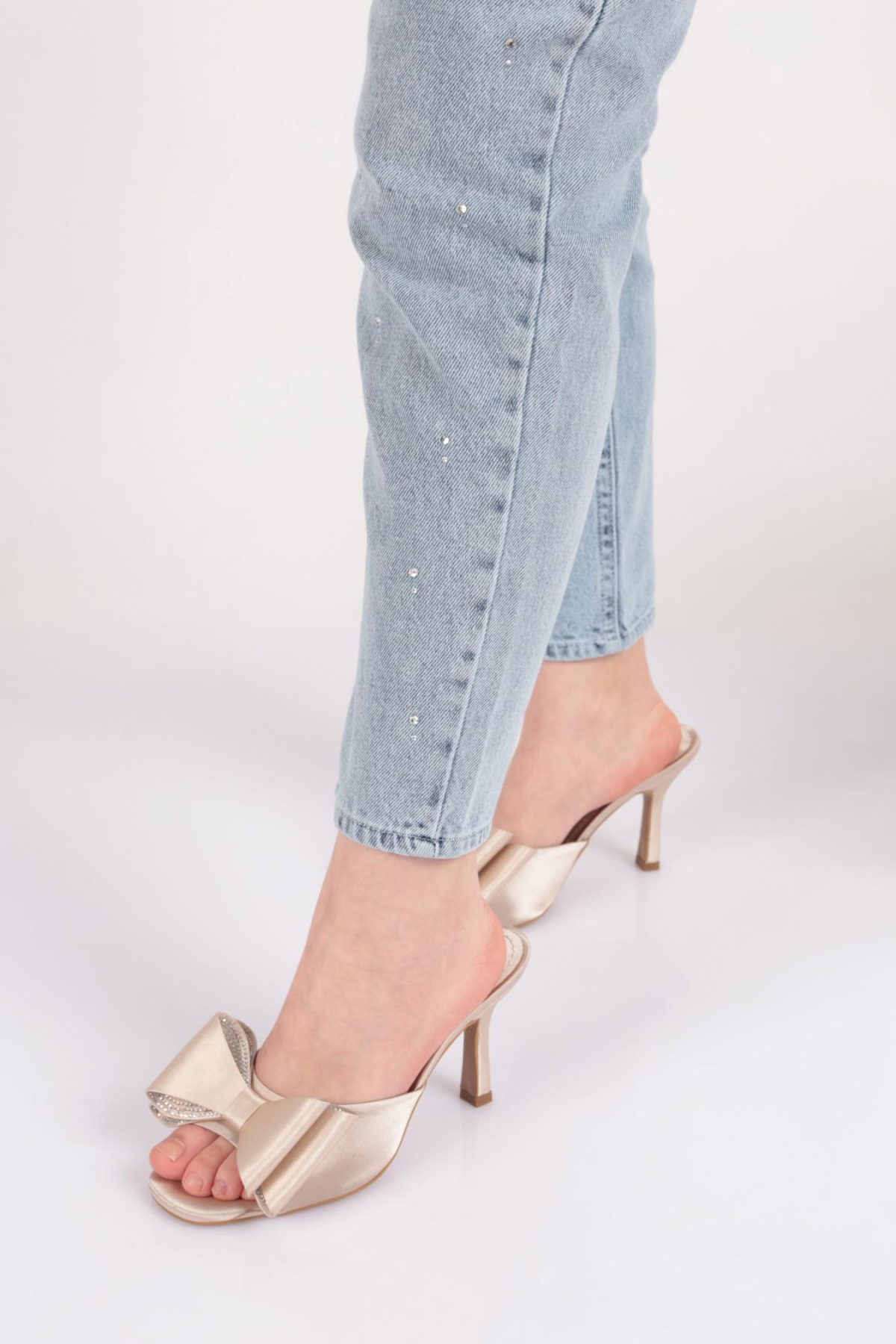 6302 Kadin Kurdela Desenli Topuklu Terlik - Görsel 6