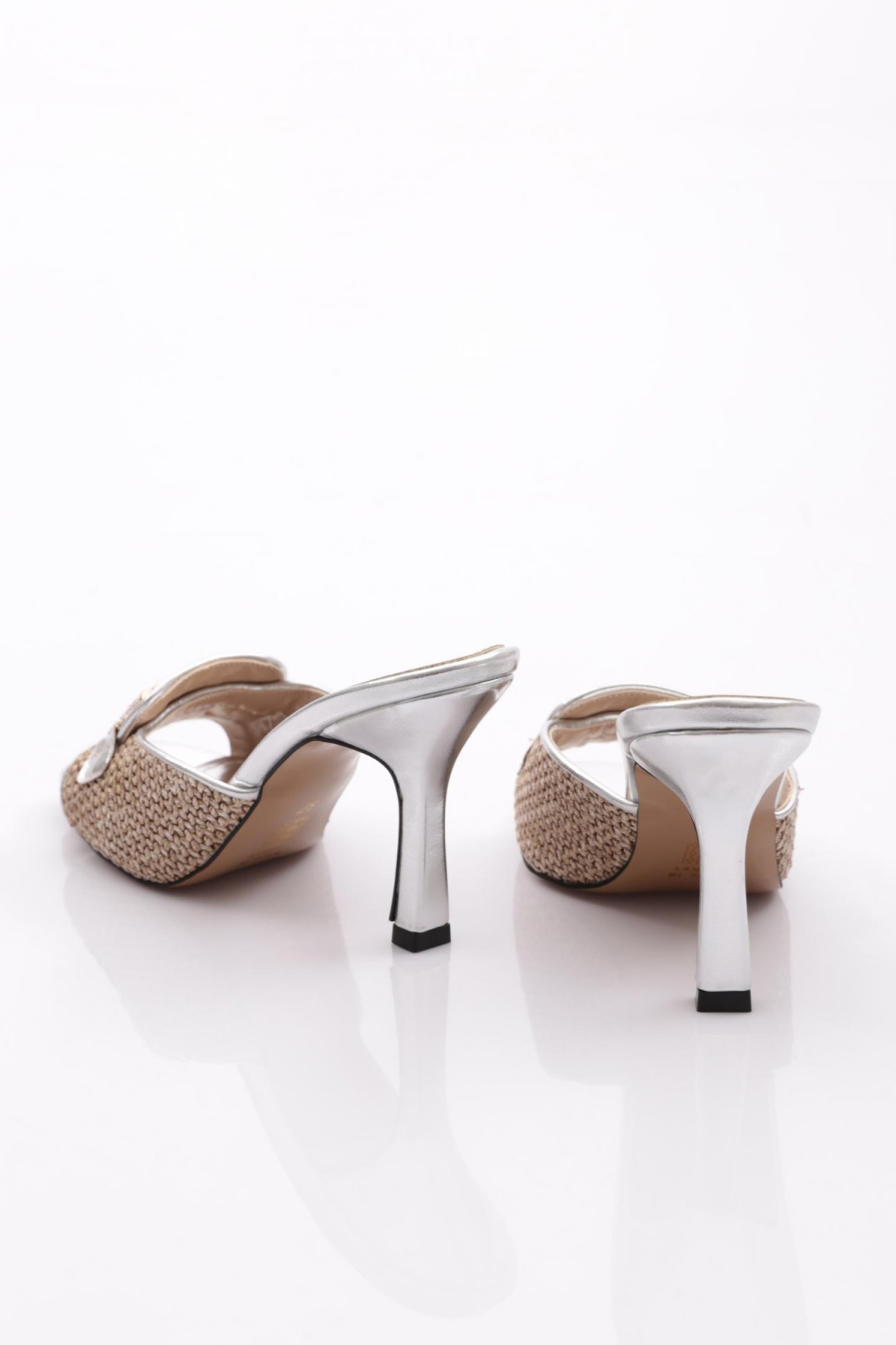 6304 Kadin Metal Aksesuarli Topuklu Terlik - Görsel 4