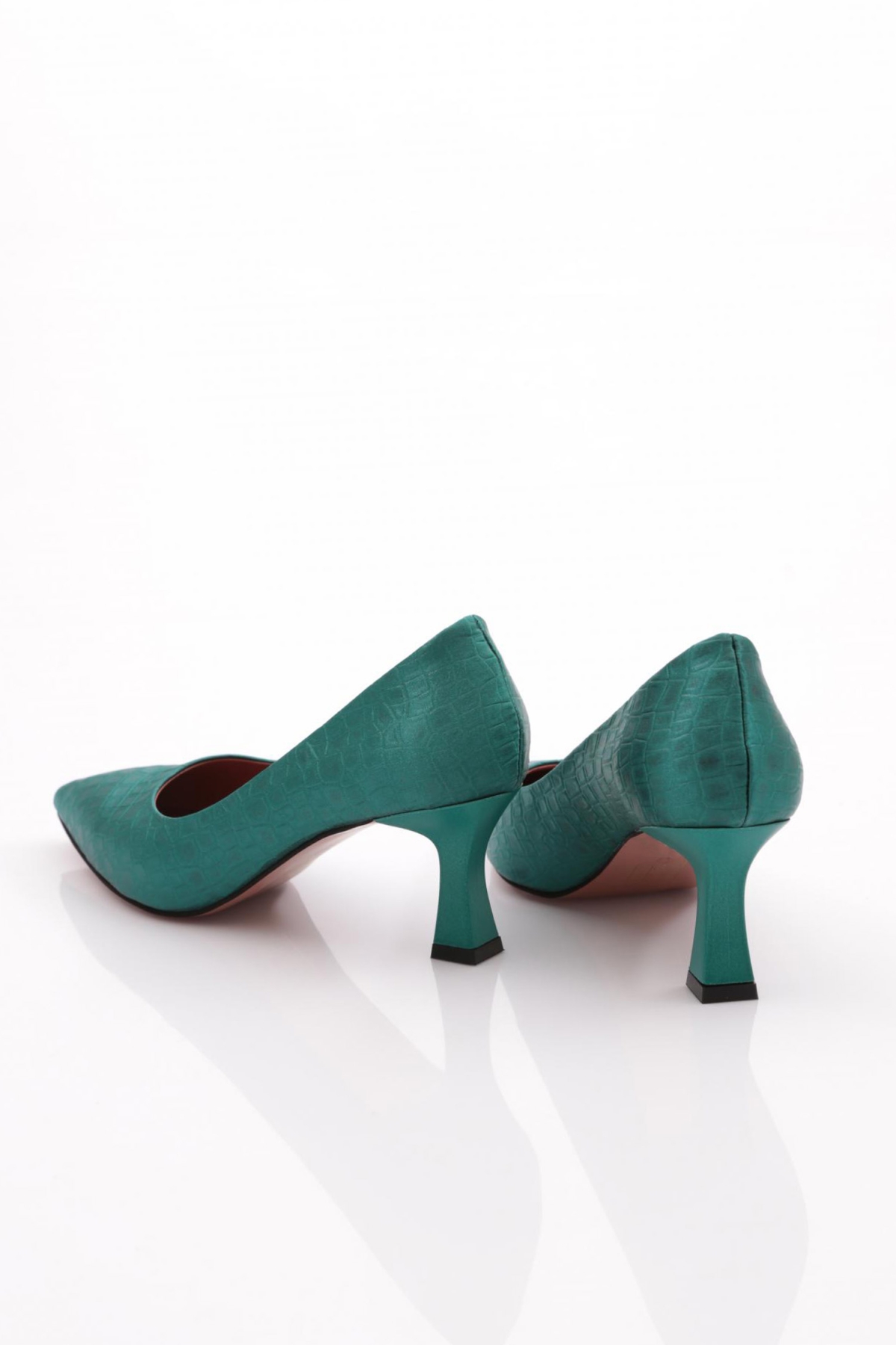 Dgn Çok Renkli Dgn Sivri Burun Parmak Dekolteli Topuklu Ayakkabi