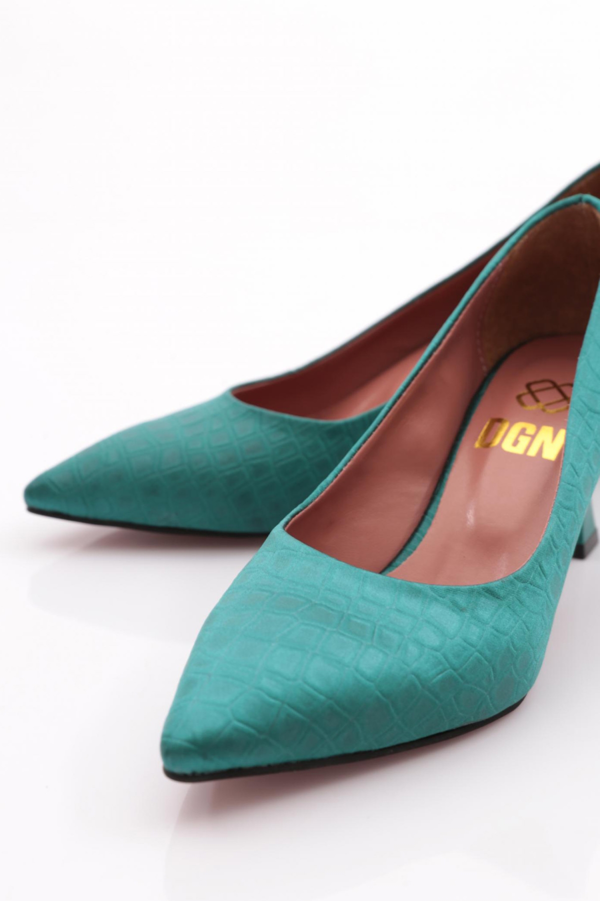 Dgn Çok Renkli Dgn Sivri Burun Parmak Dekolteli Topuklu Ayakkabi